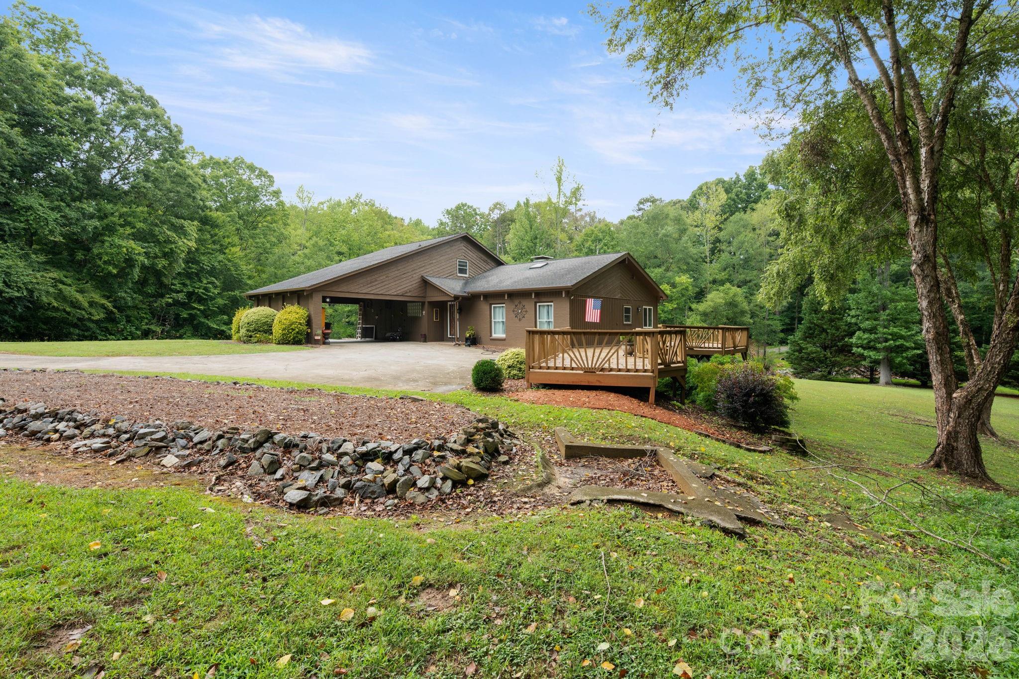 214 Fallingwood Circle — Gastonia