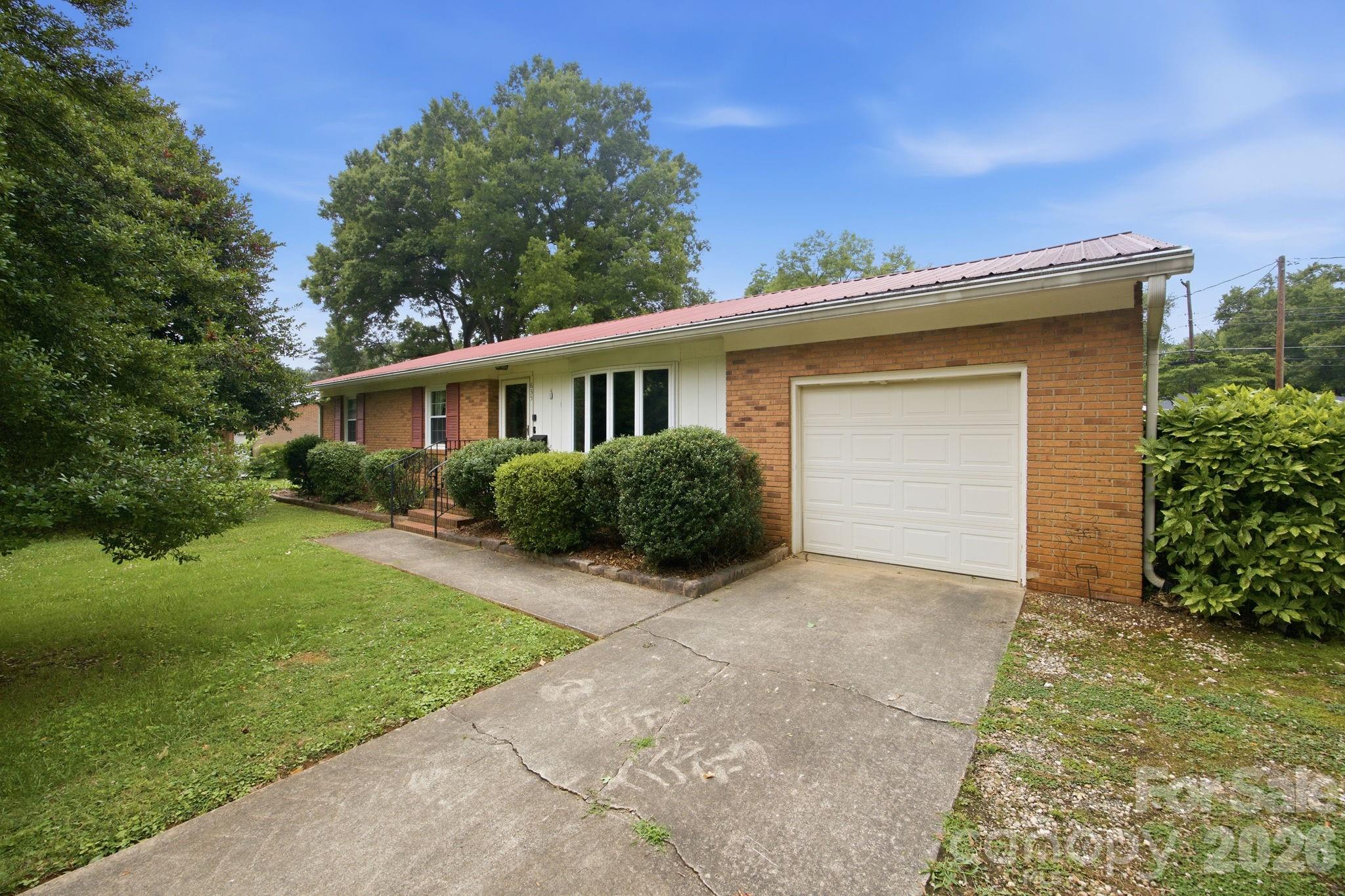 635 Fieldstone Road — Mooresville
