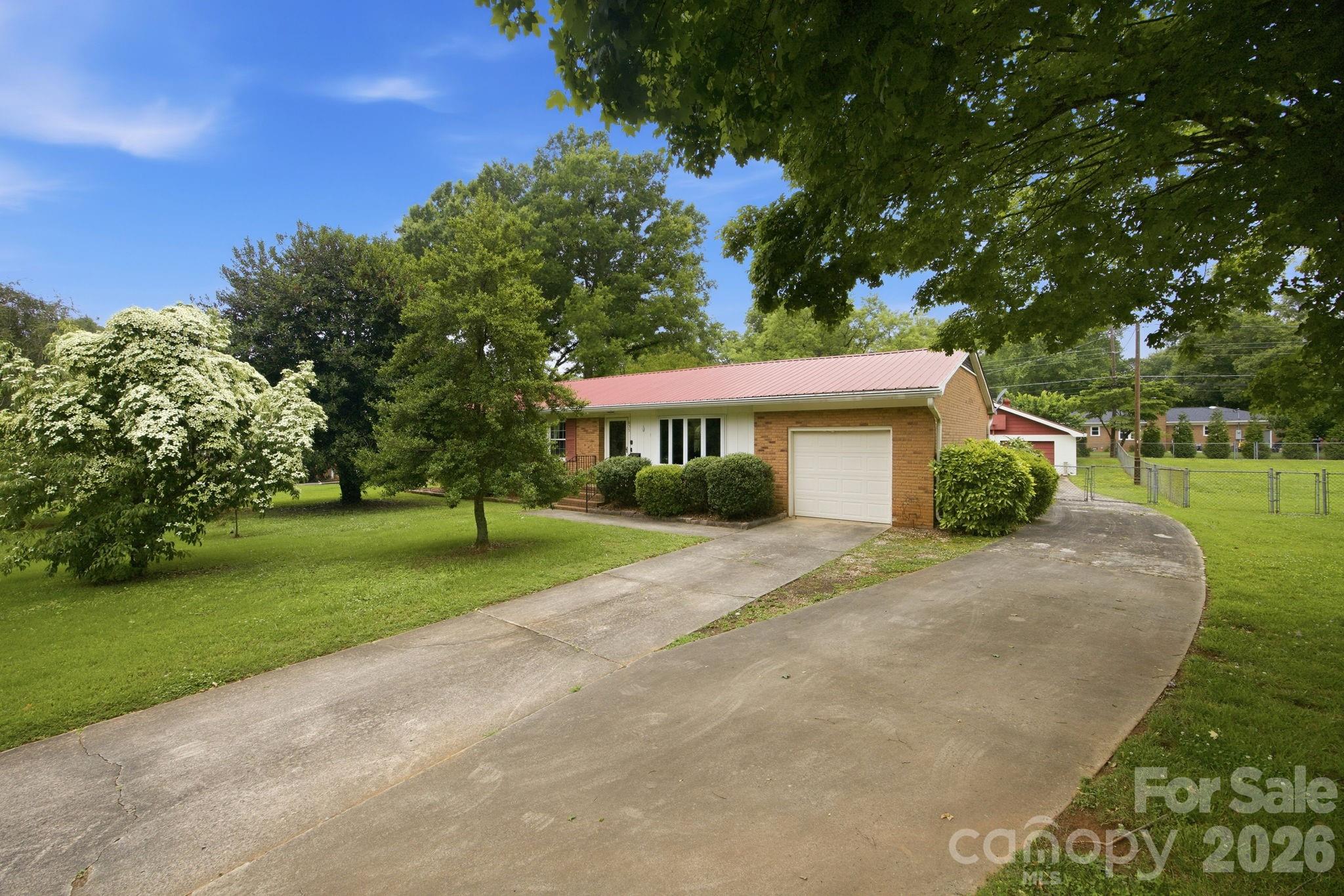 635 Fieldstone Road — Mooresville
