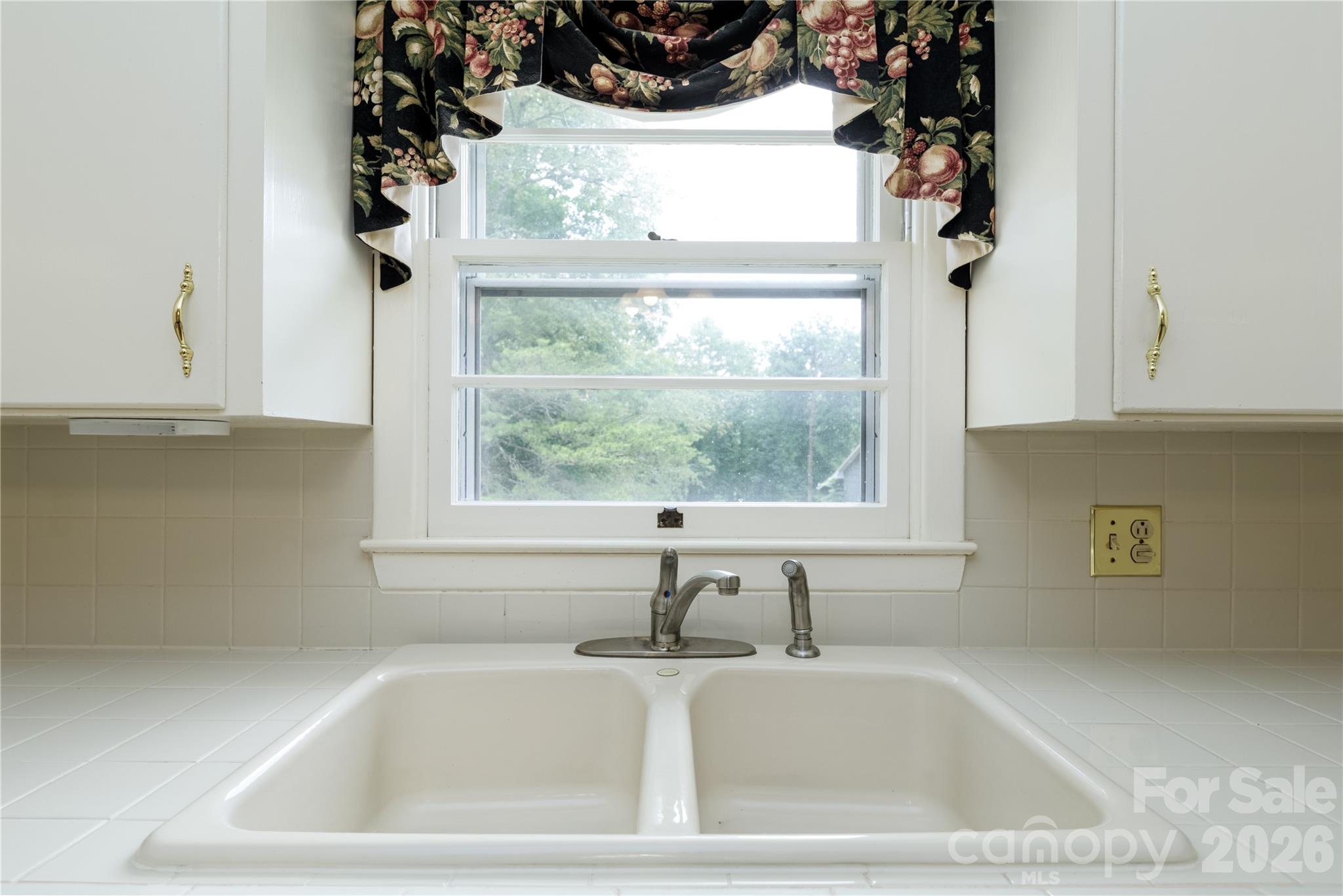122 Whitley Road — Morganton