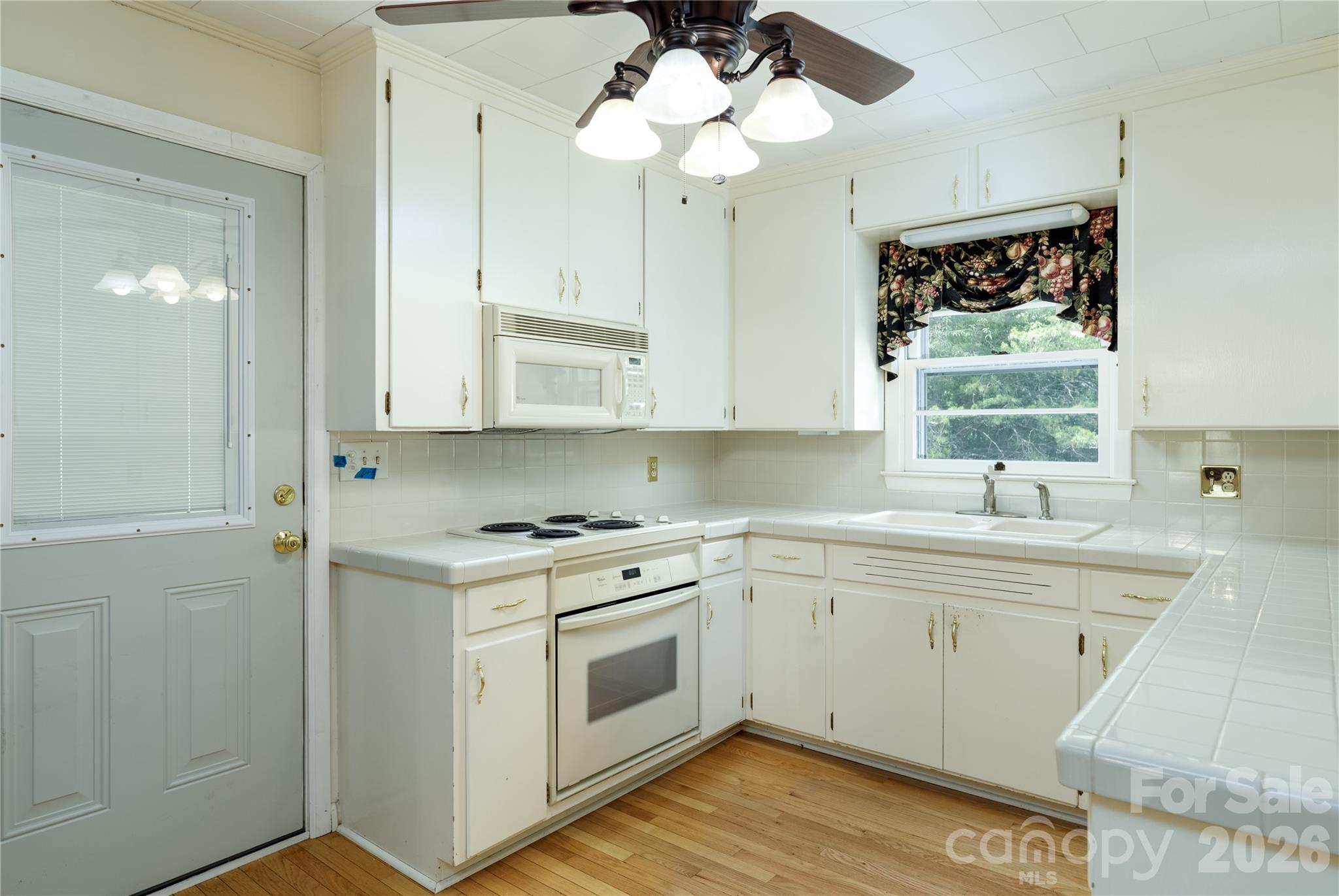 122 Whitley Road — Morganton