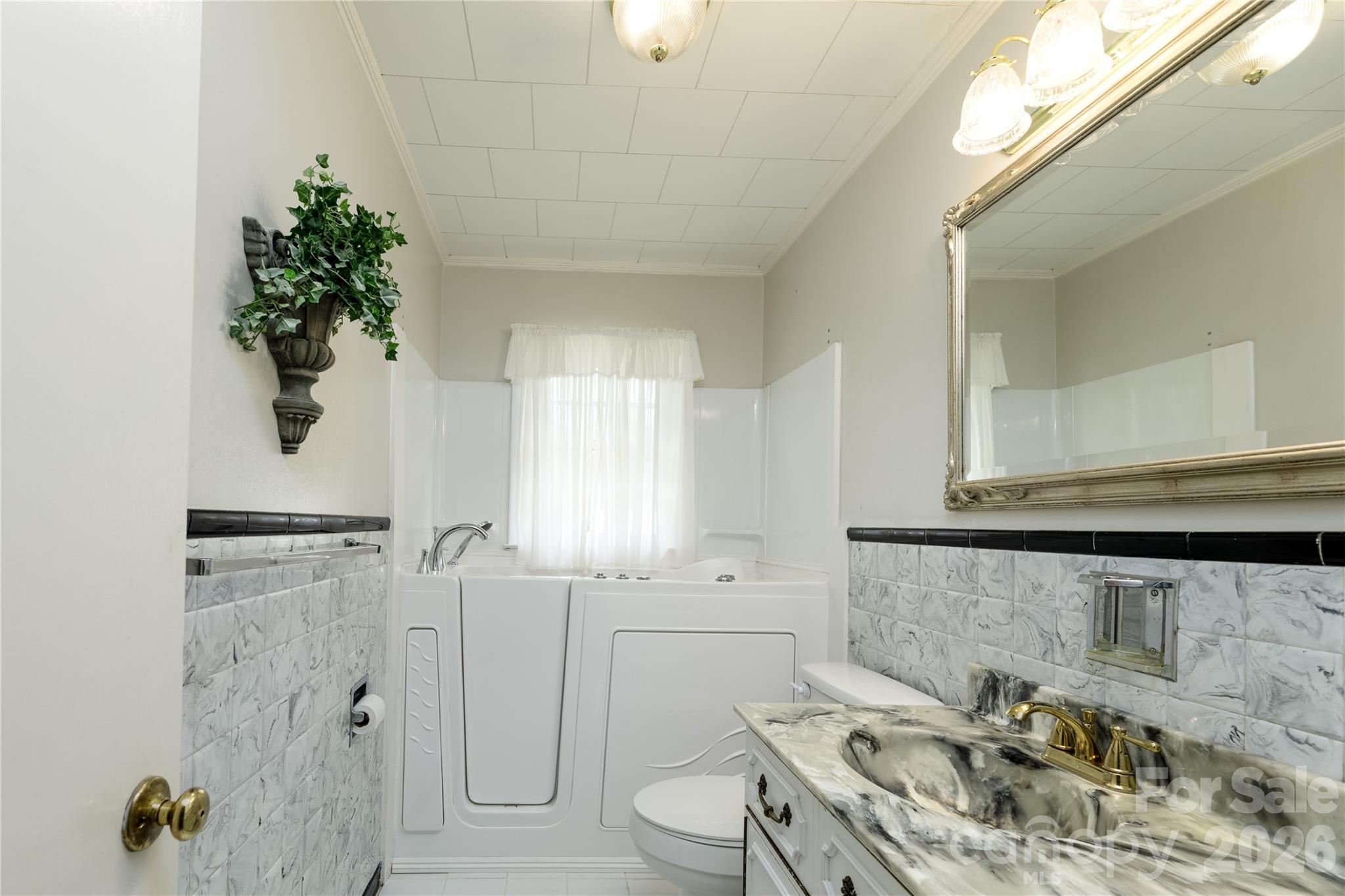 122 Whitley Road — Morganton