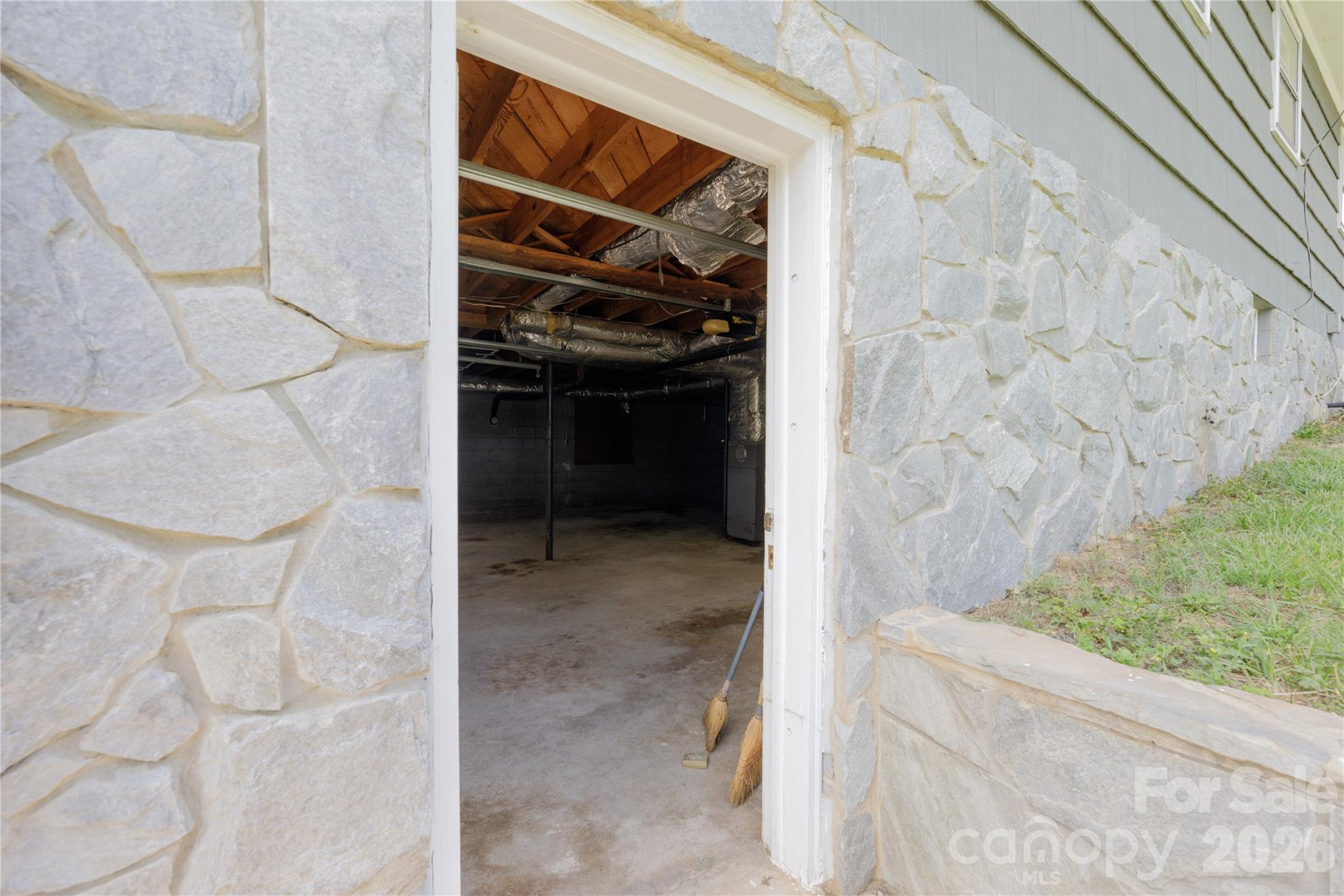 122 Whitley Road — Morganton