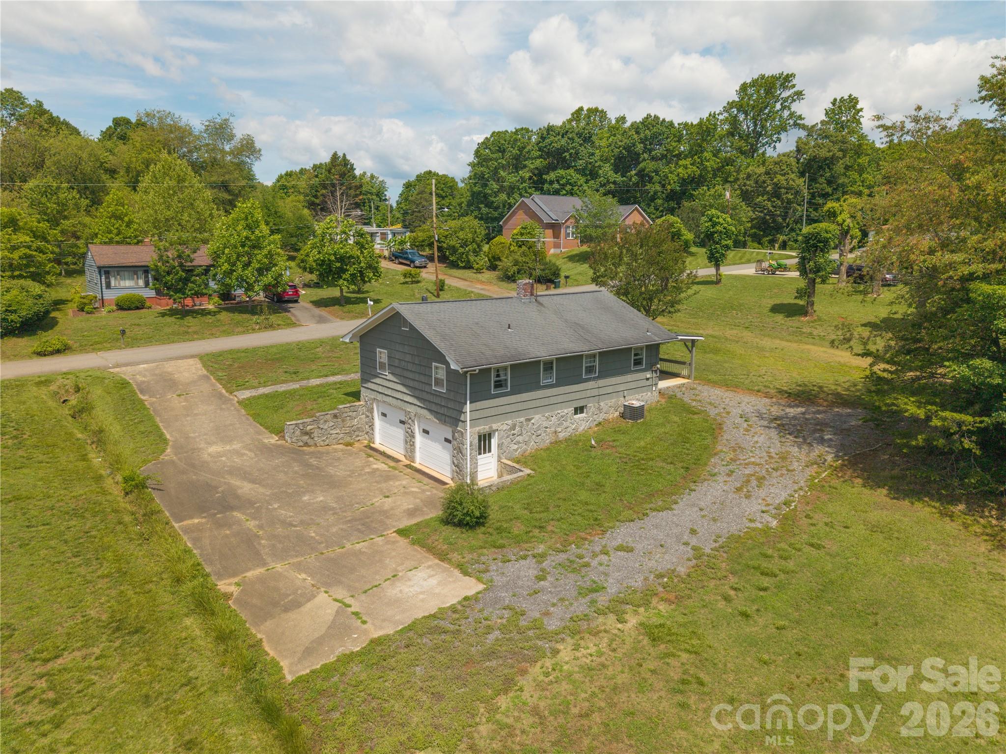 122 Whitley Road — Morganton