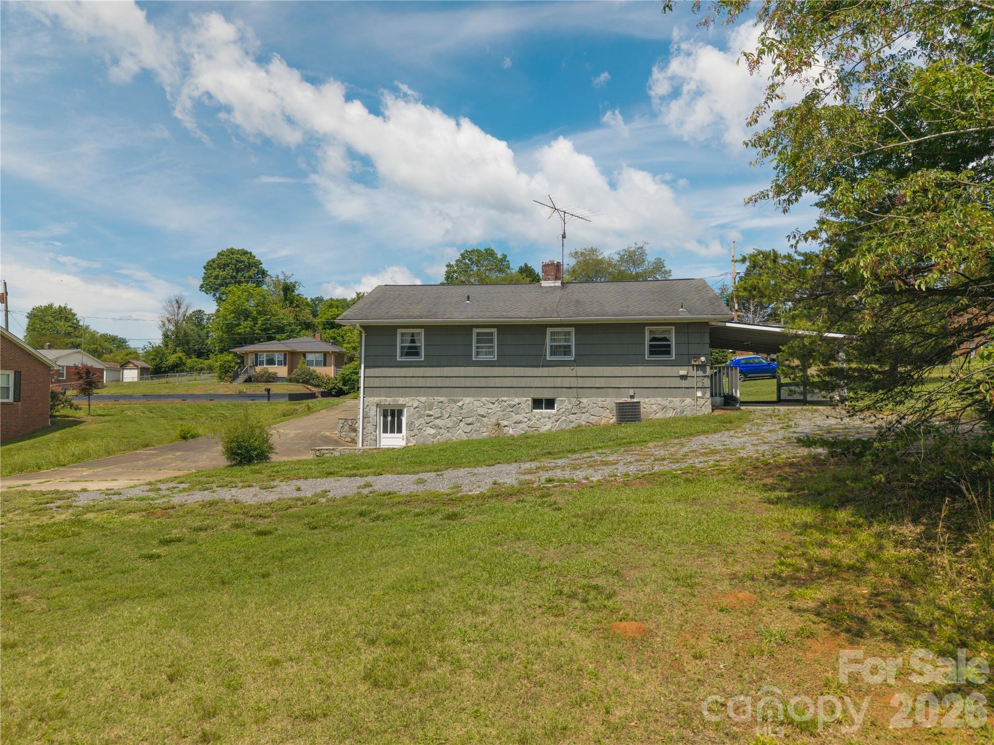 122 Whitley Road — Morganton