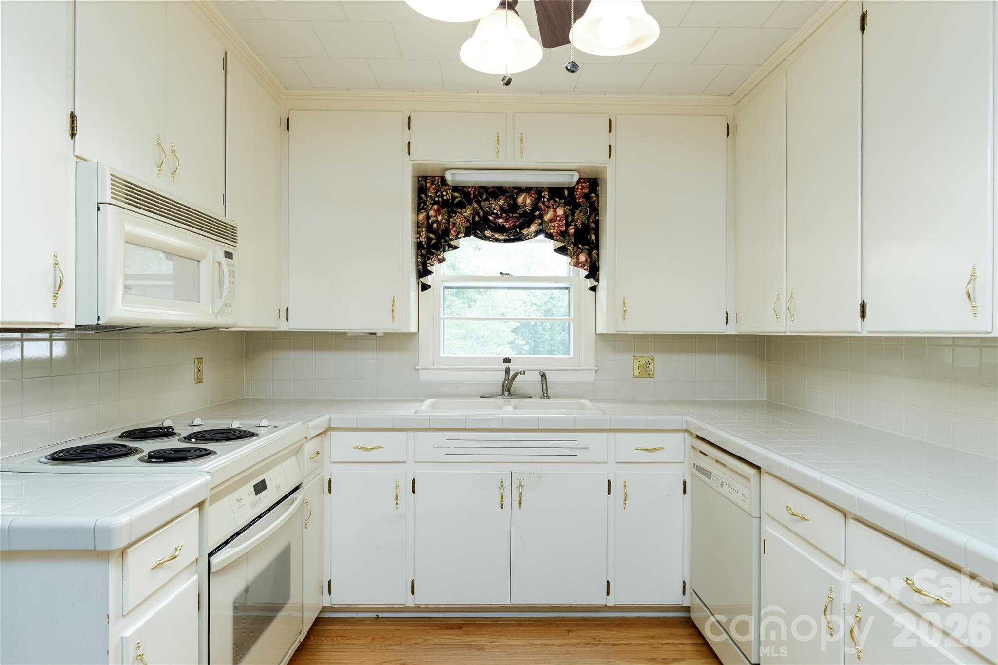 122 Whitley Road — Morganton