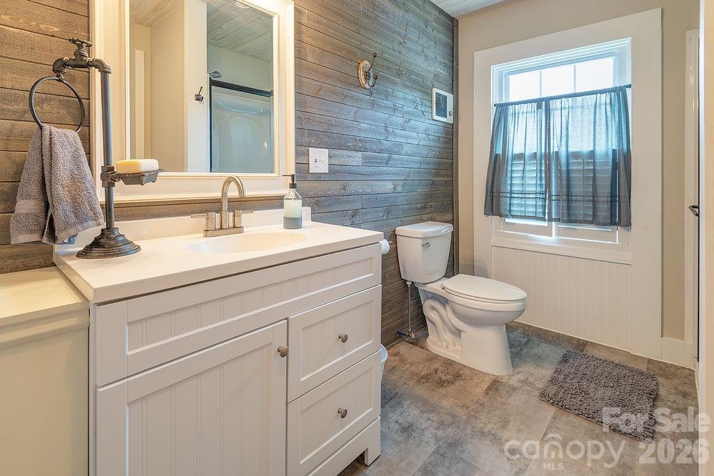 50 Hutchins Road — Black Mountain
