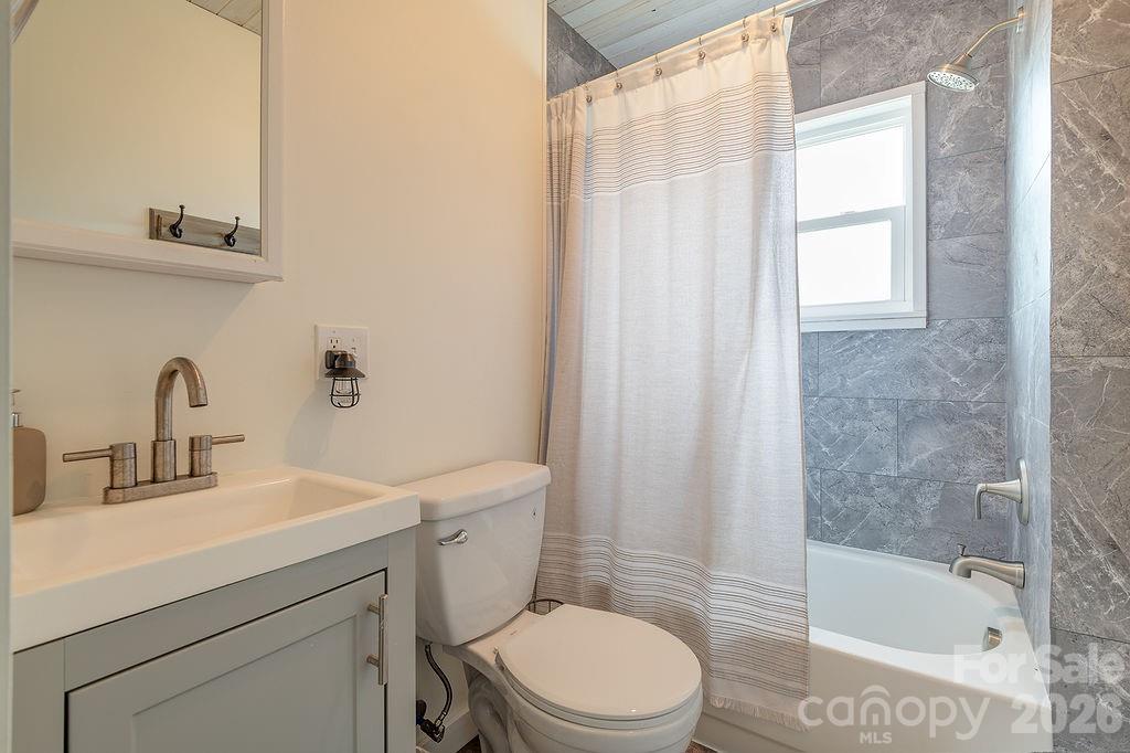 50 Hutchins Road — Black Mountain