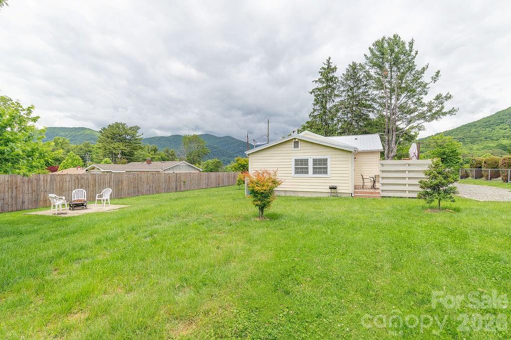 50 Hutchins Road — Black Mountain