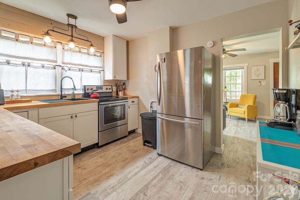 50 Hutchins Road — Black Mountain