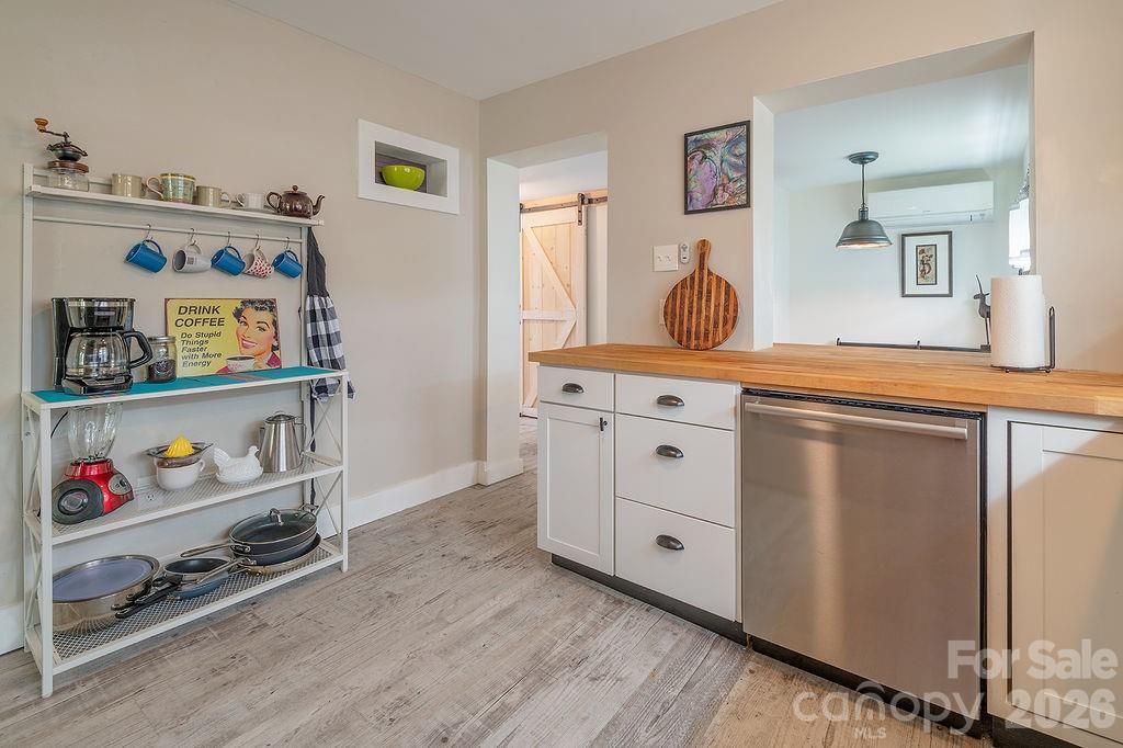 50 Hutchins Road — Black Mountain