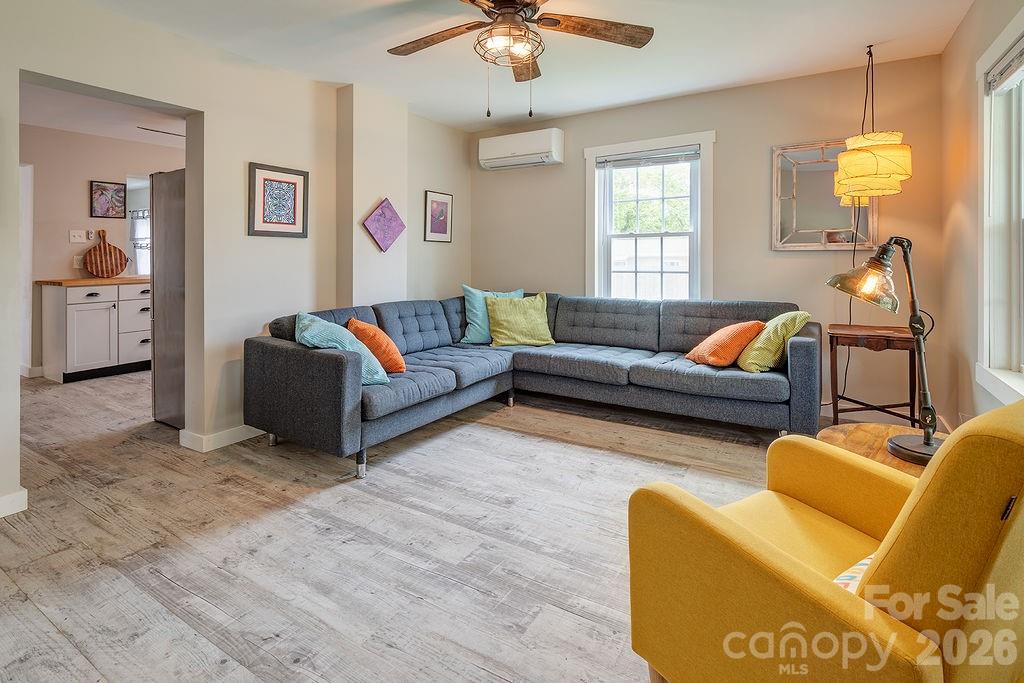 50 Hutchins Road — Black Mountain