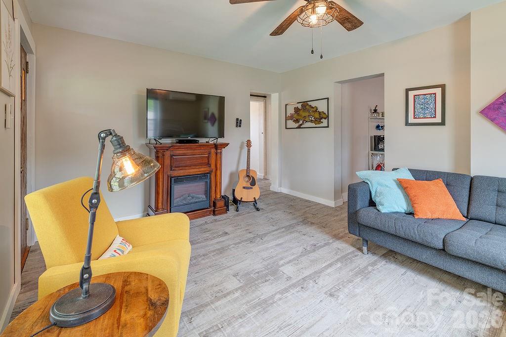 50 Hutchins Road — Black Mountain
