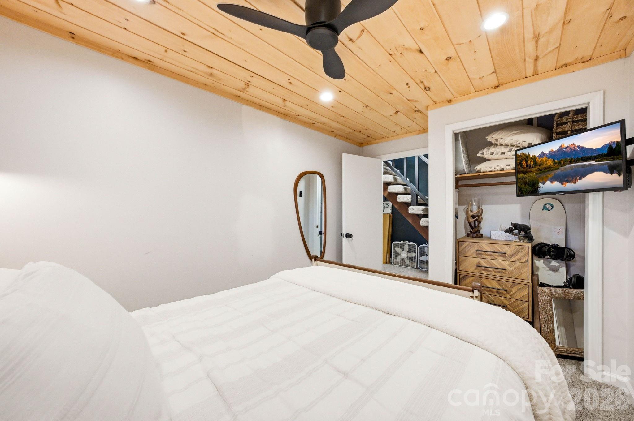 429 Green Cove Road — Sugar Mountain
