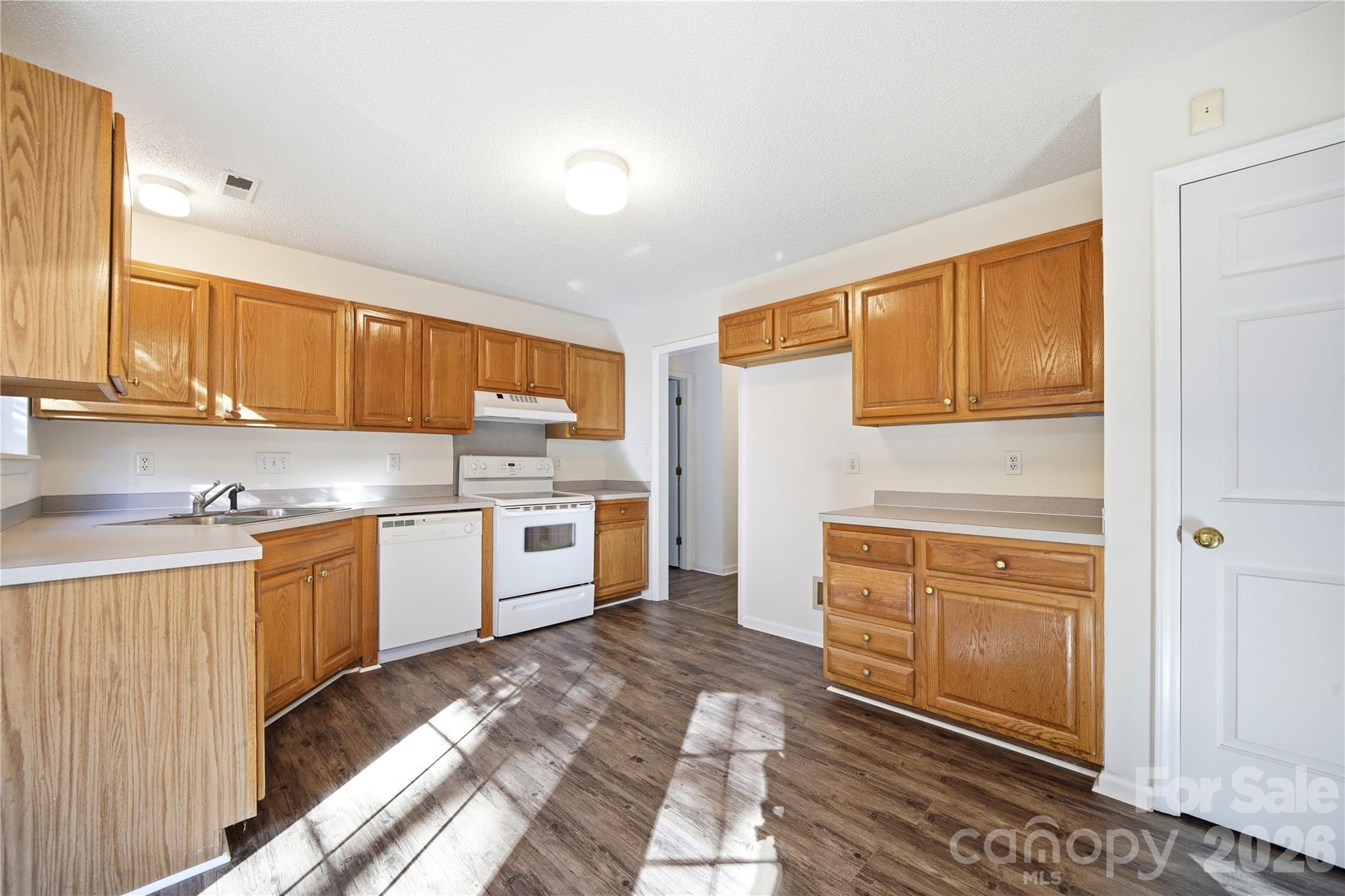 390 Amhurst Street SW — Concord