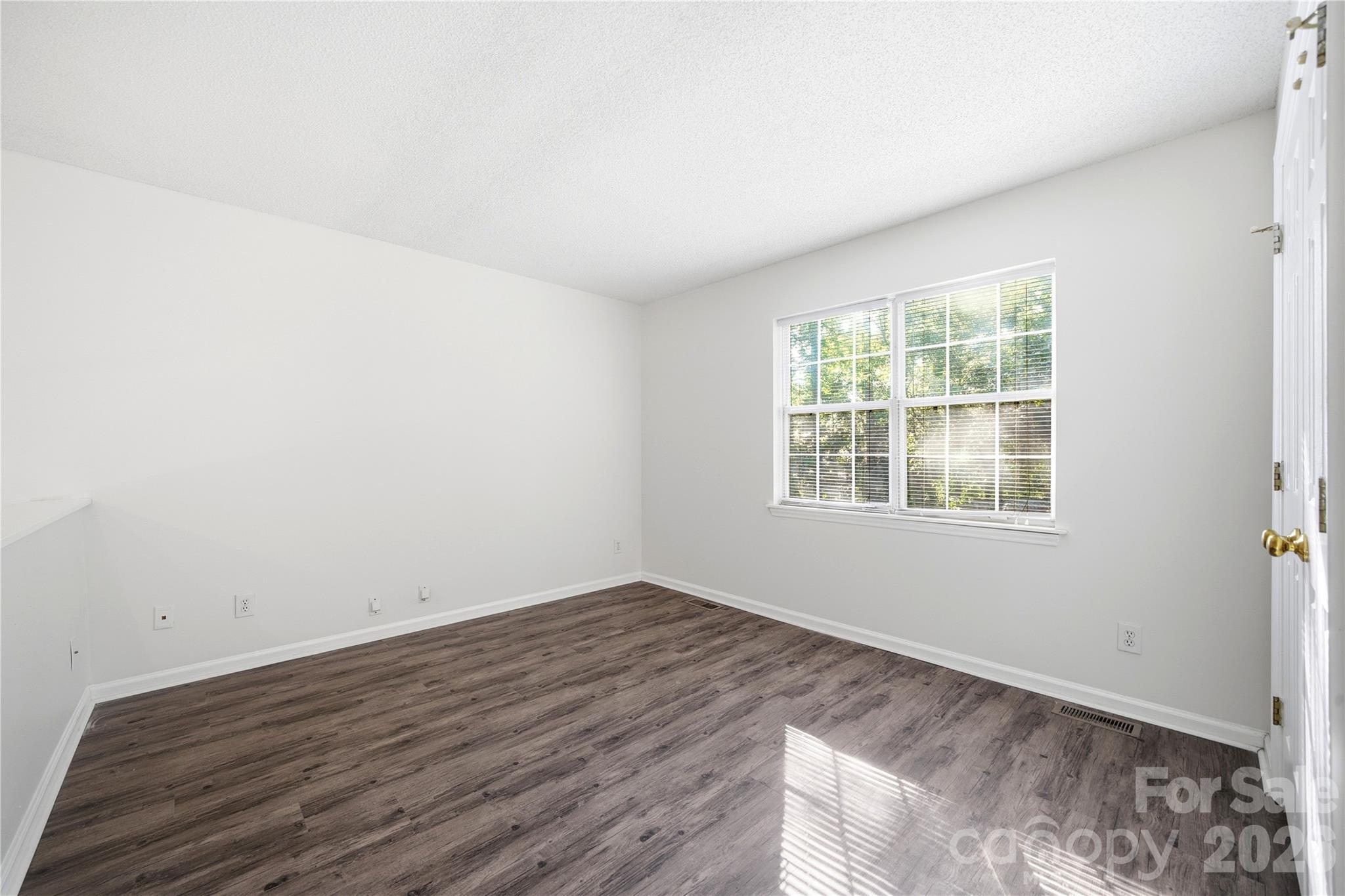 390 Amhurst Street SW — Concord