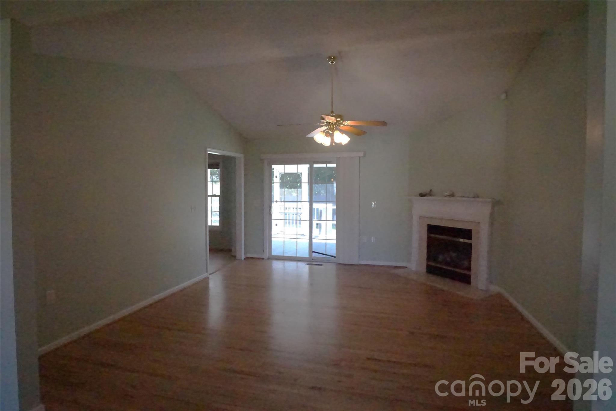 3795 River Road — Hickory