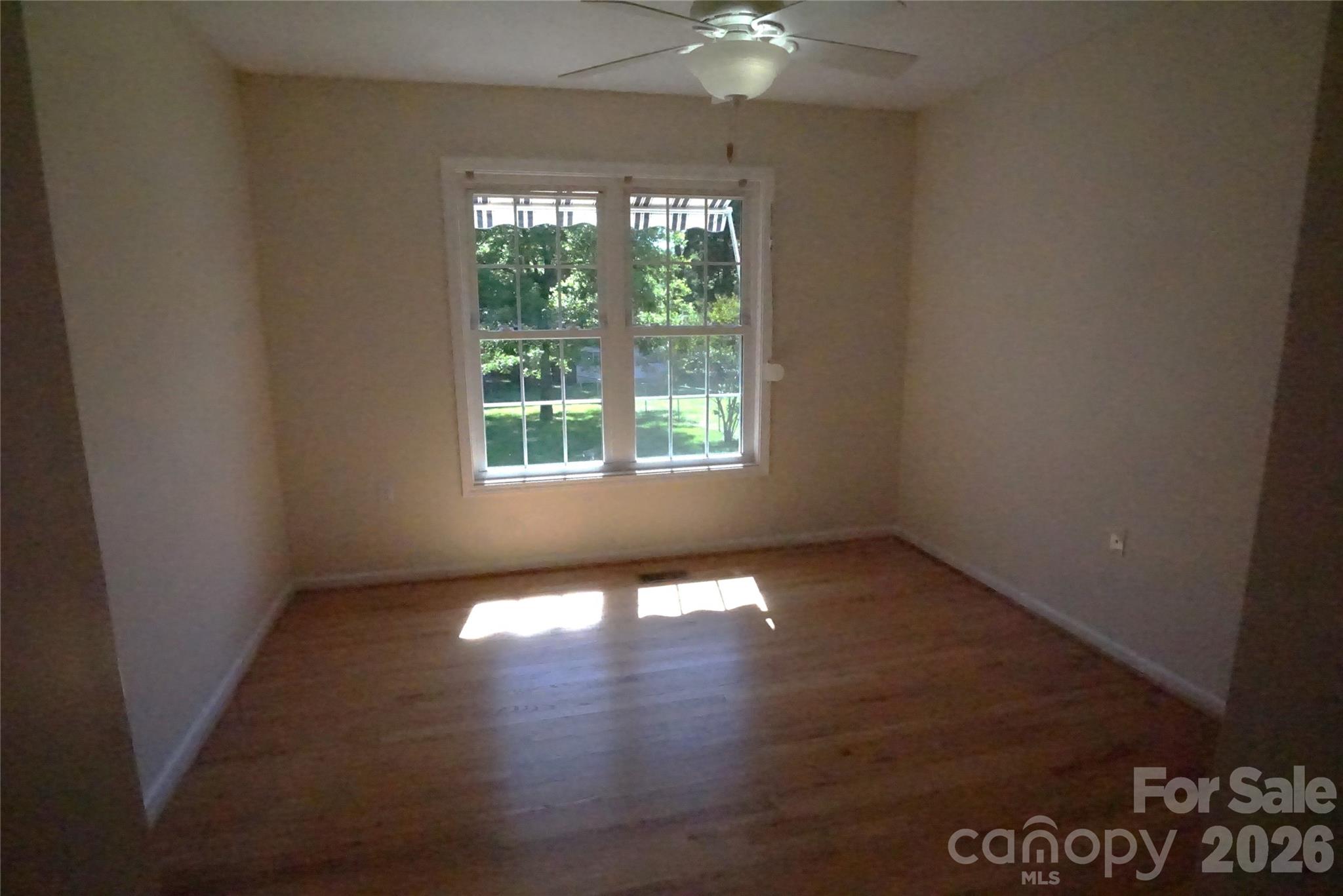 3795 River Road — Hickory