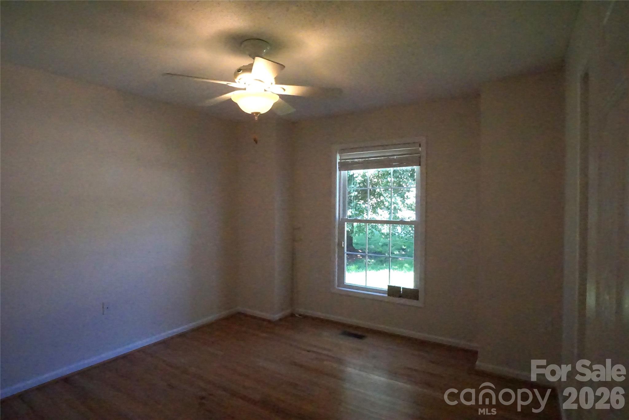 3795 River Road — Hickory
