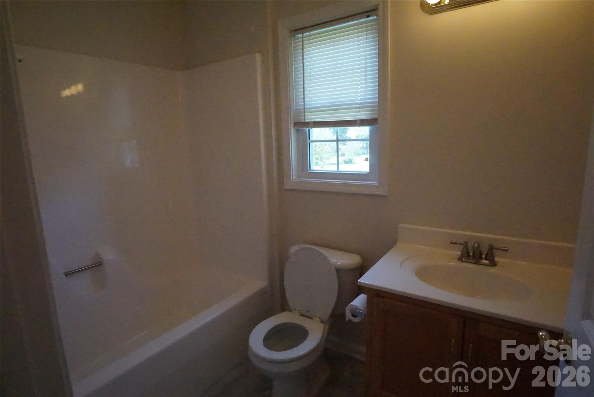 3795 River Road — Hickory