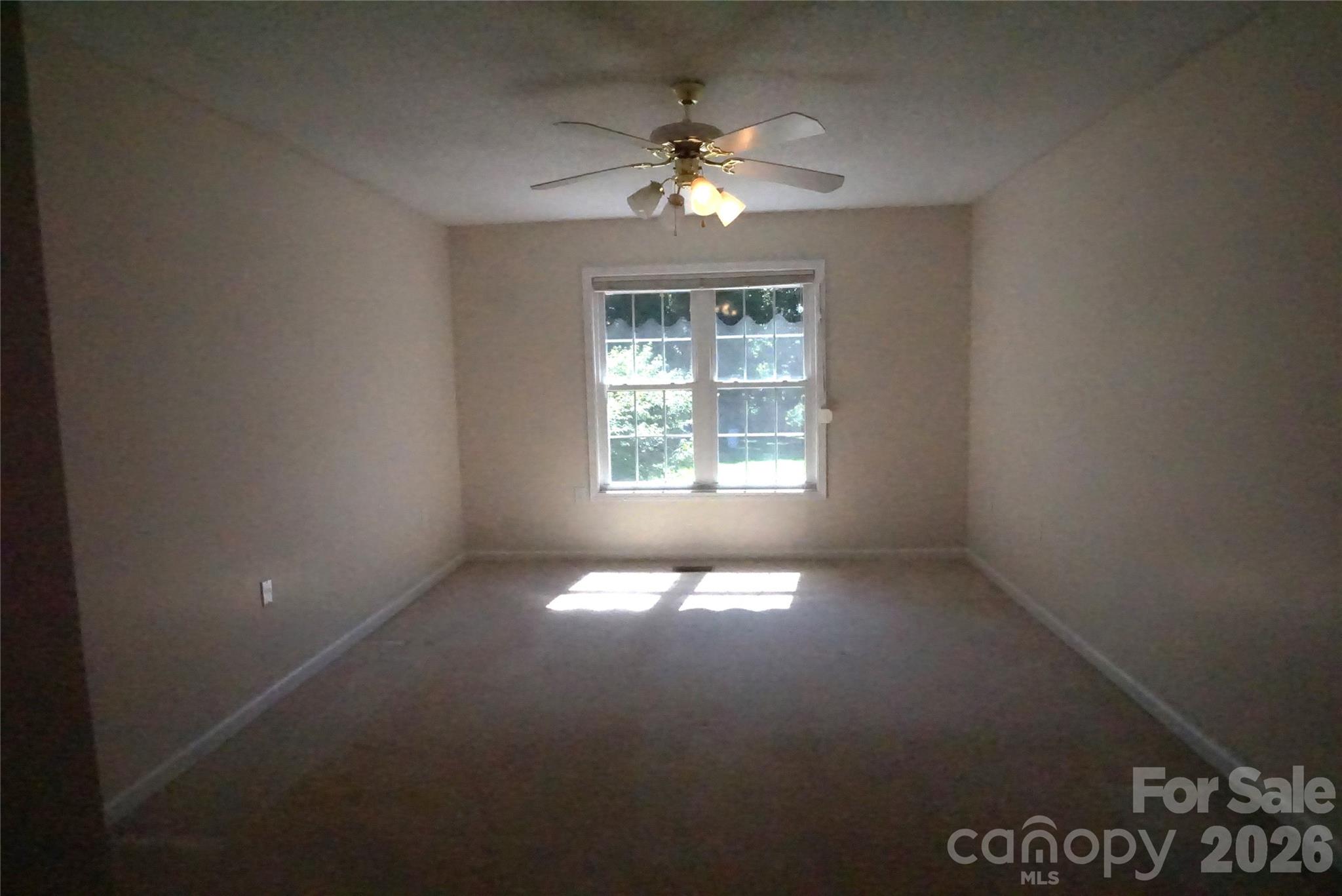 3795 River Road — Hickory