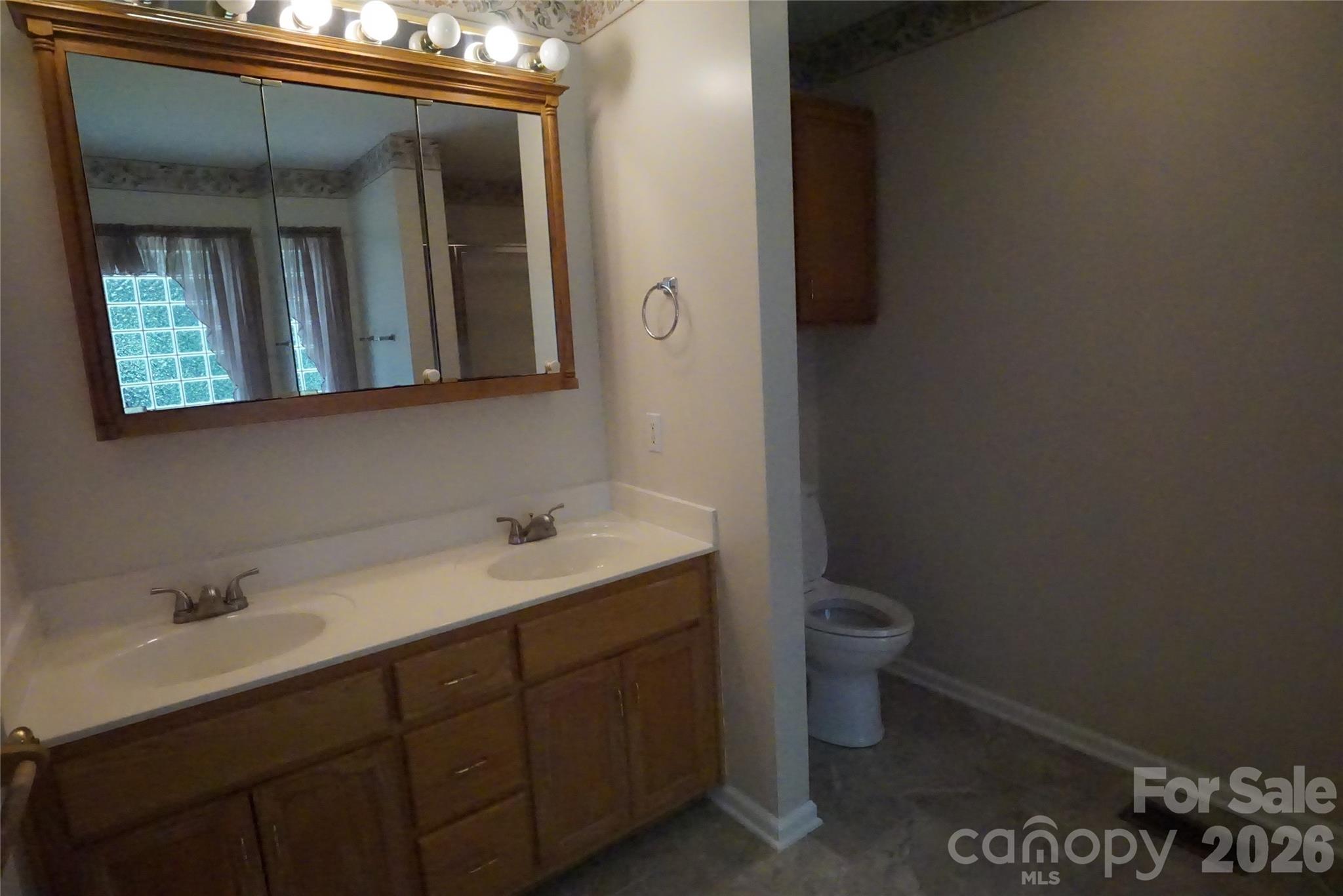 3795 River Road — Hickory