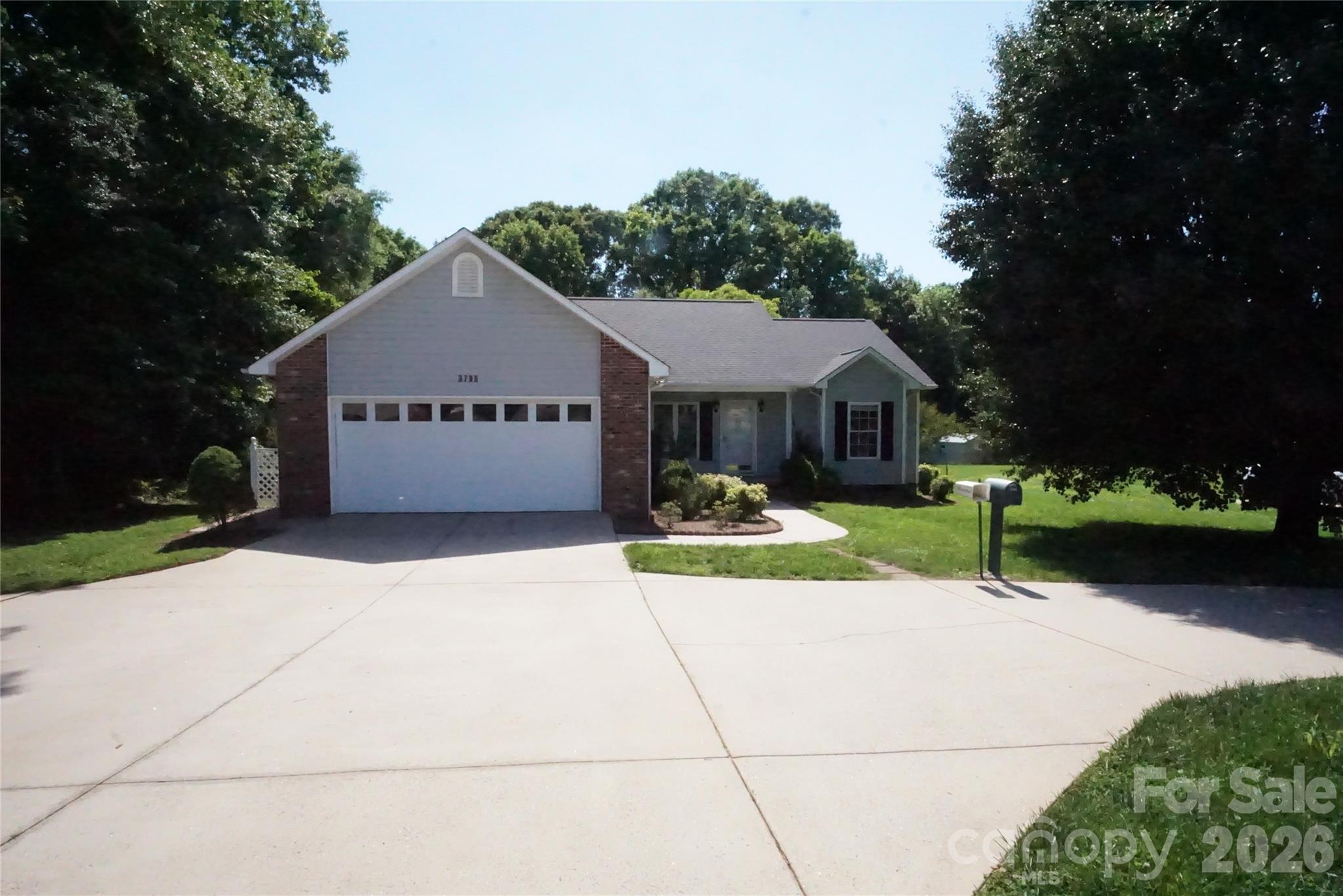 3795 River Road — Hickory