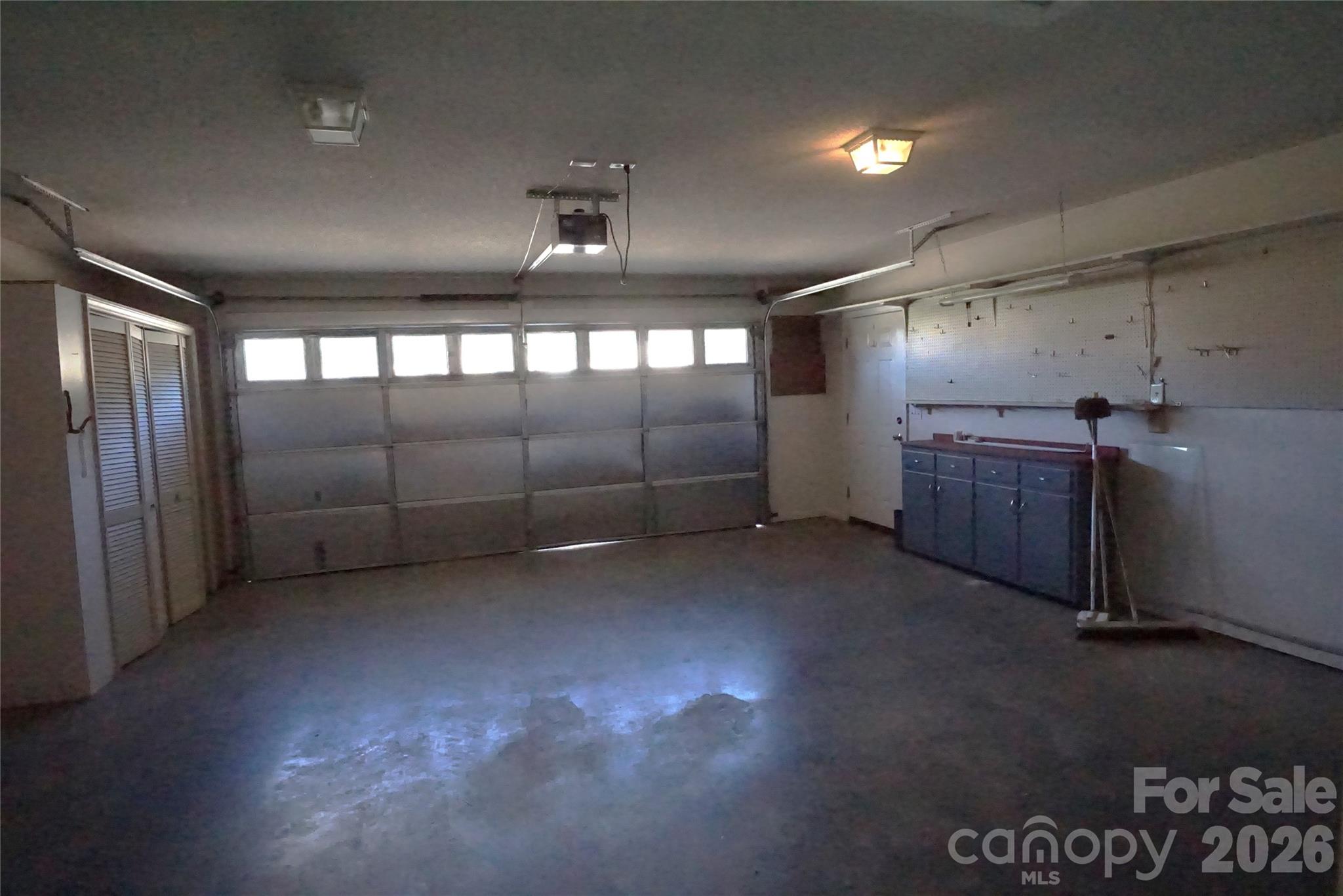 3795 River Road — Hickory
