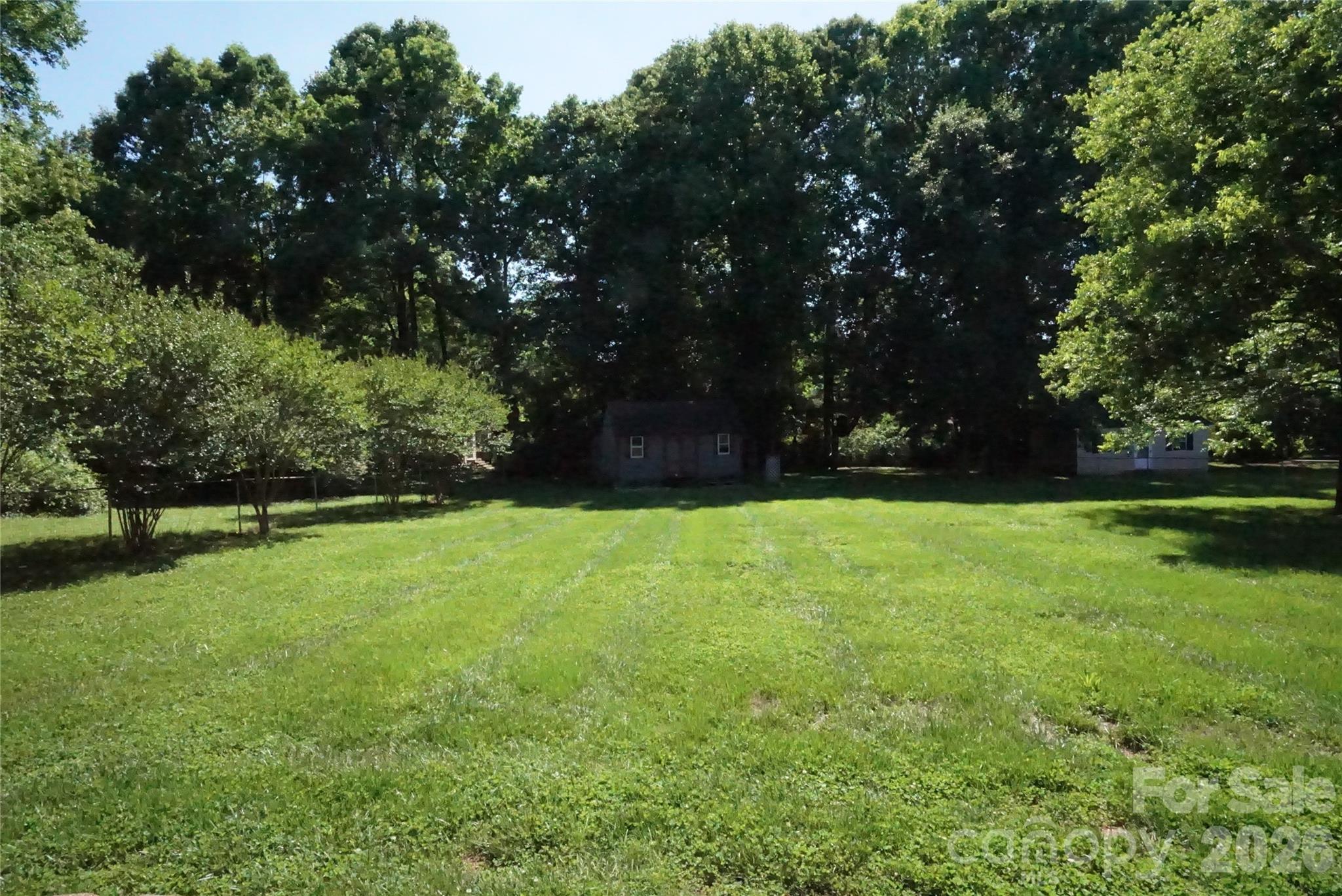 3795 River Road — Hickory