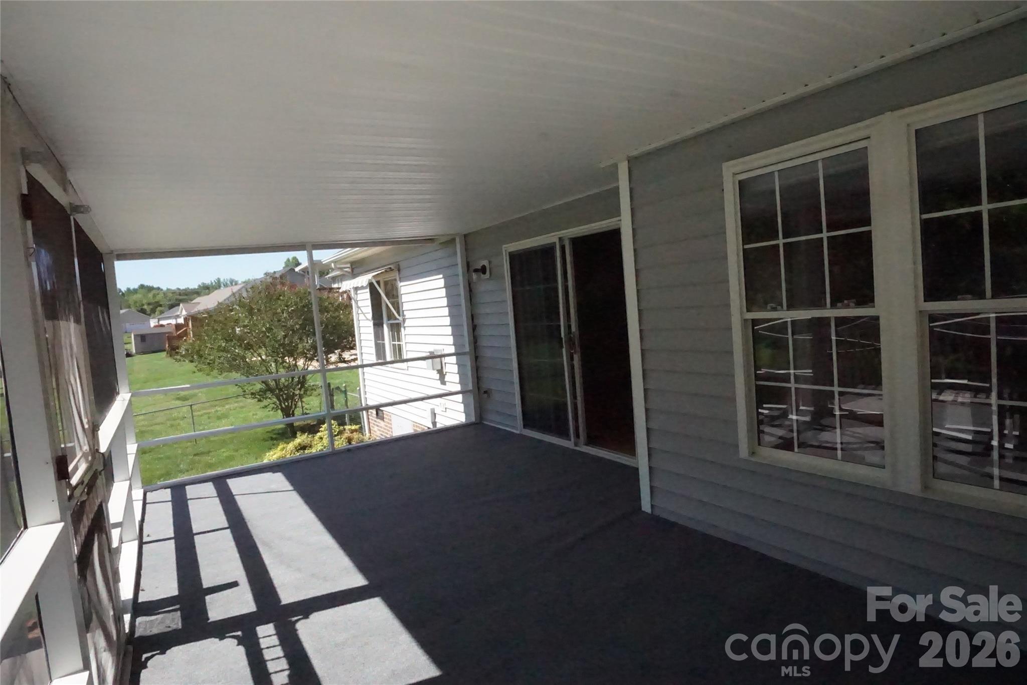 3795 River Road — Hickory
