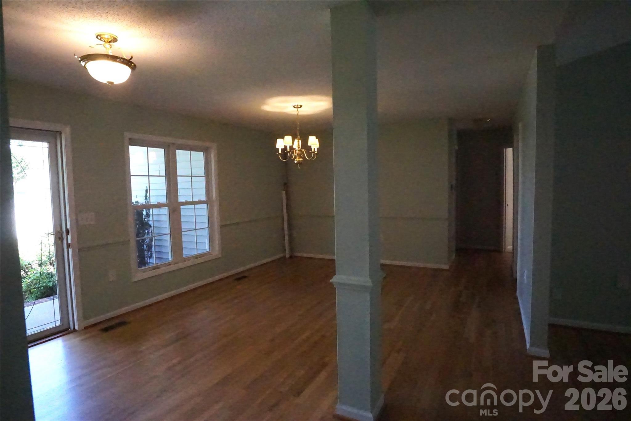 3795 River Road — Hickory