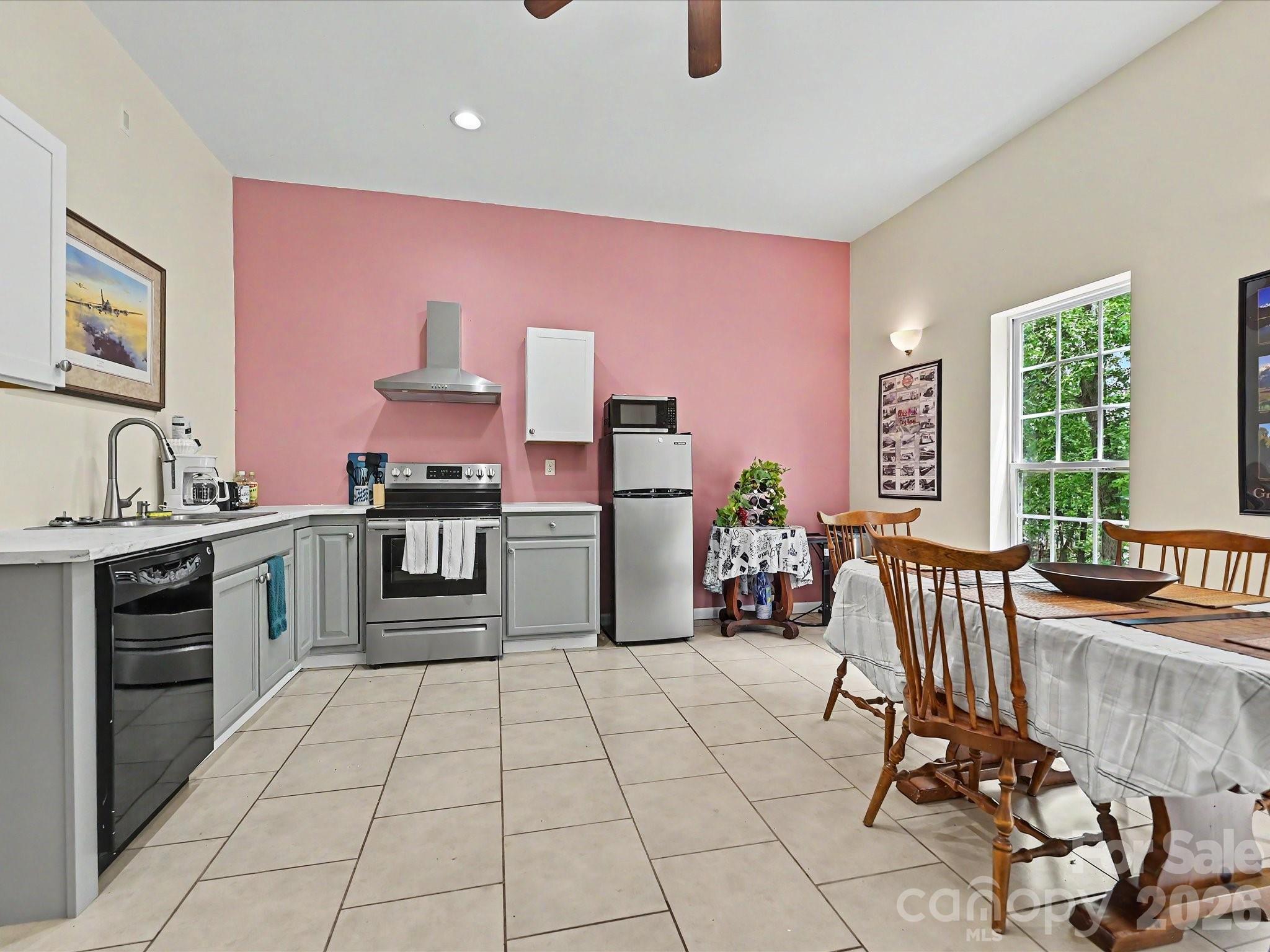 152 Lighthouse Road — Mount Holly
