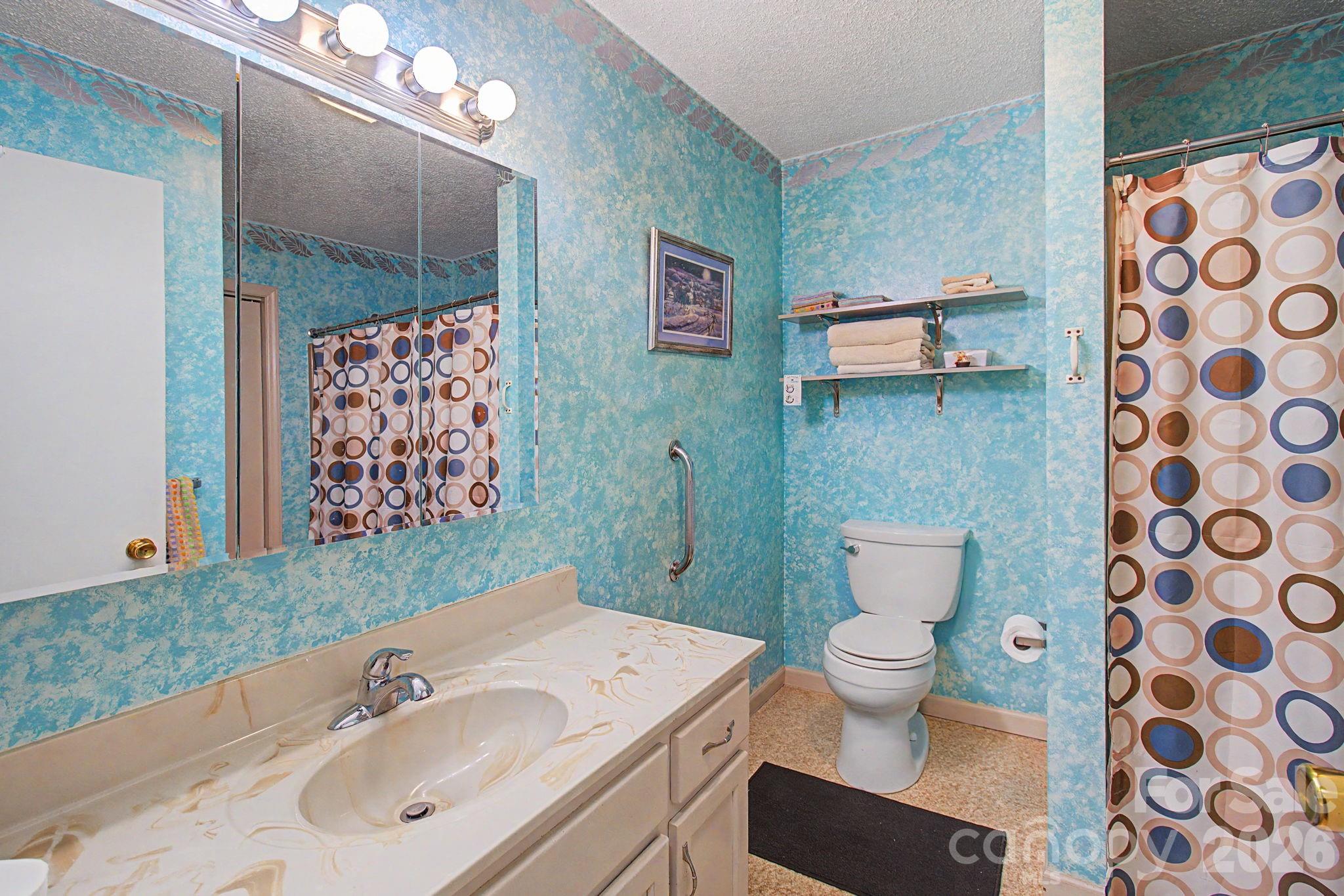 11 Waddell Street — Weaverville