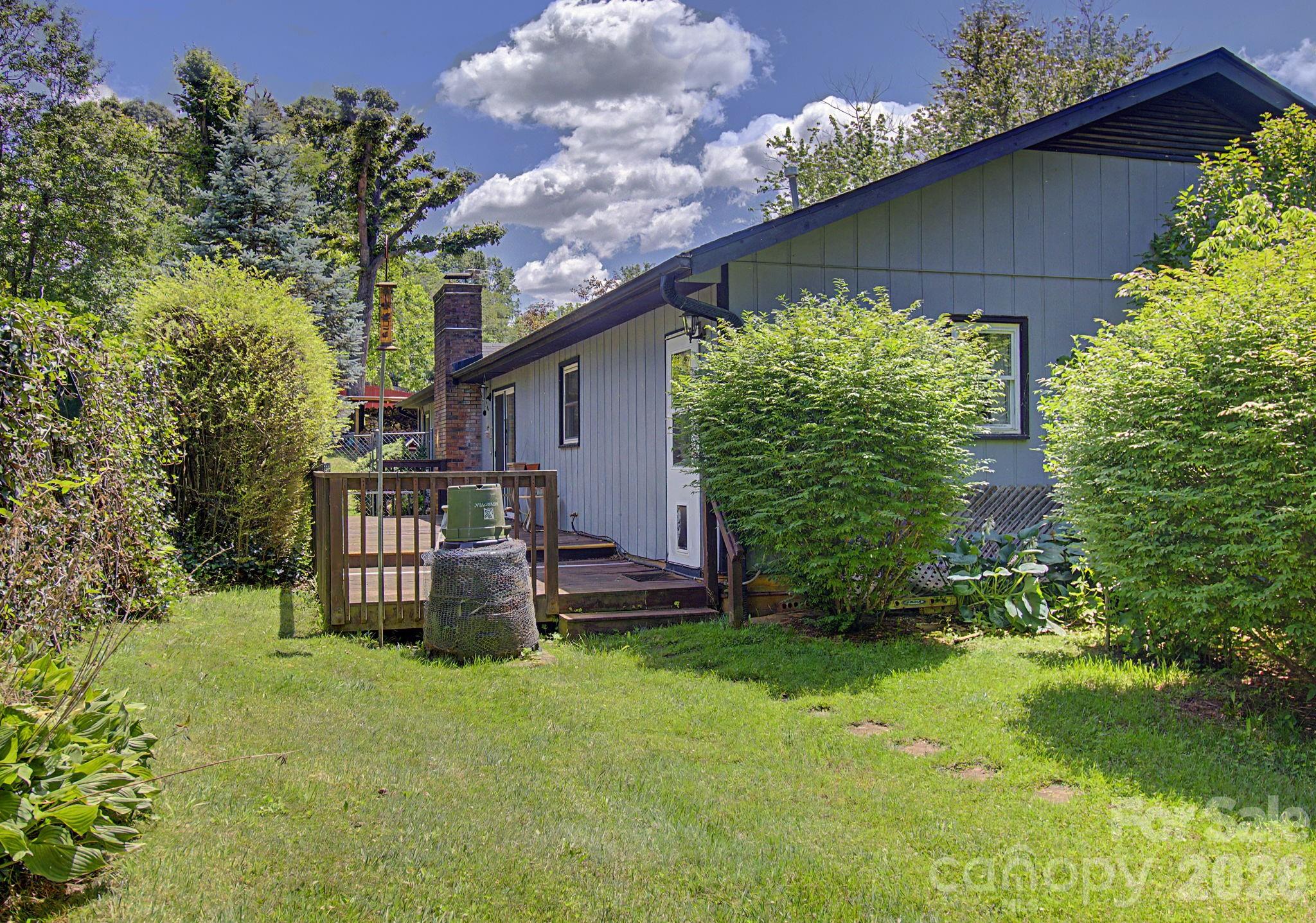 11 Waddell Street — Weaverville