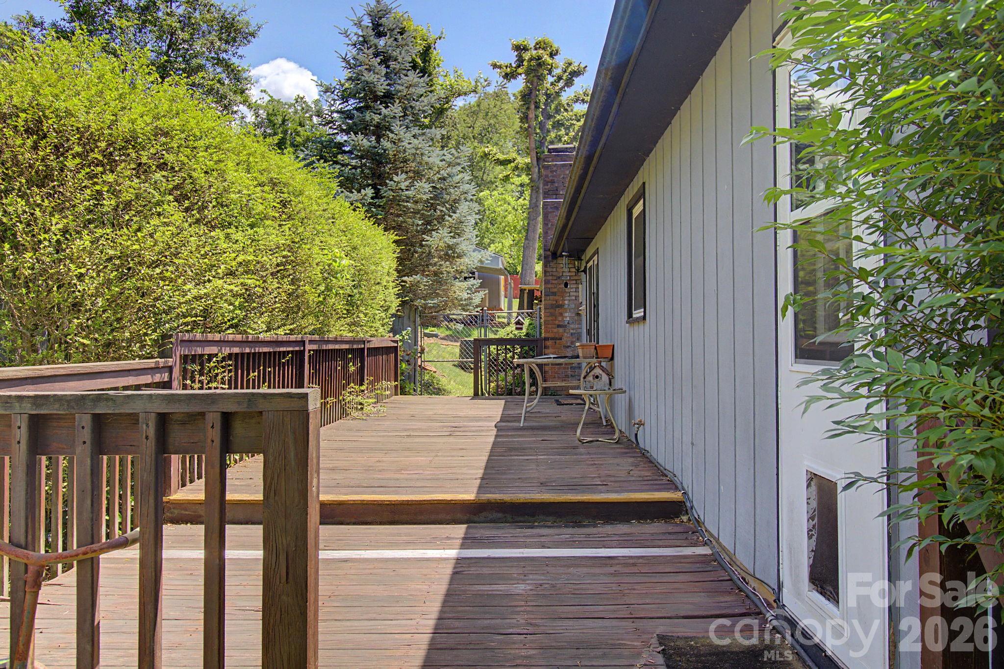 11 Waddell Street — Weaverville