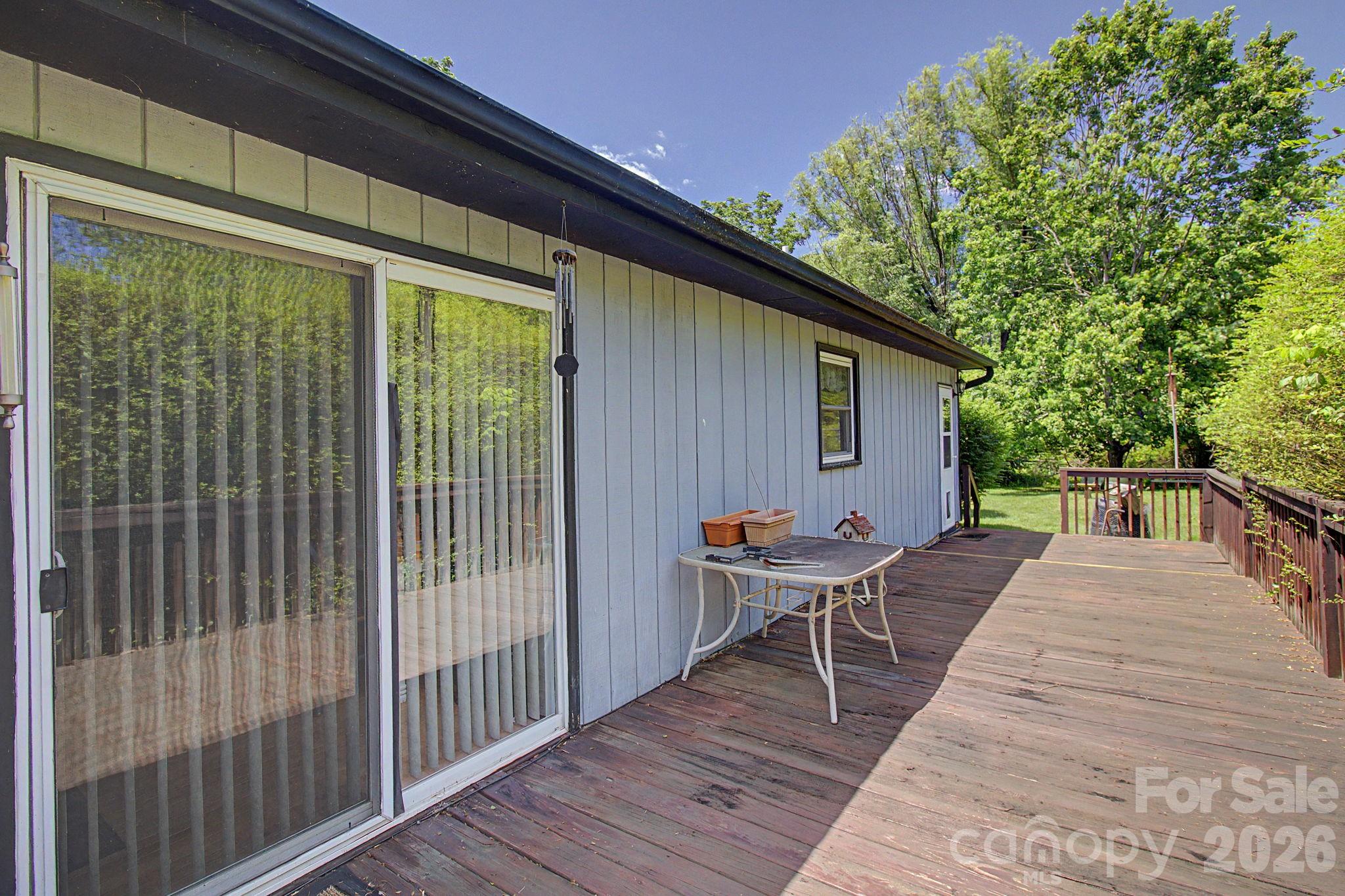 11 Waddell Street — Weaverville