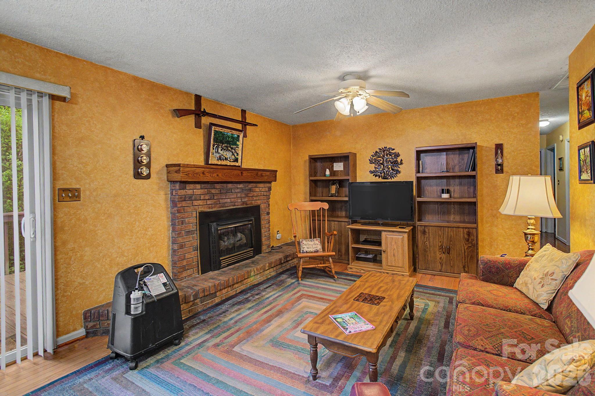 11 Waddell Street — Weaverville