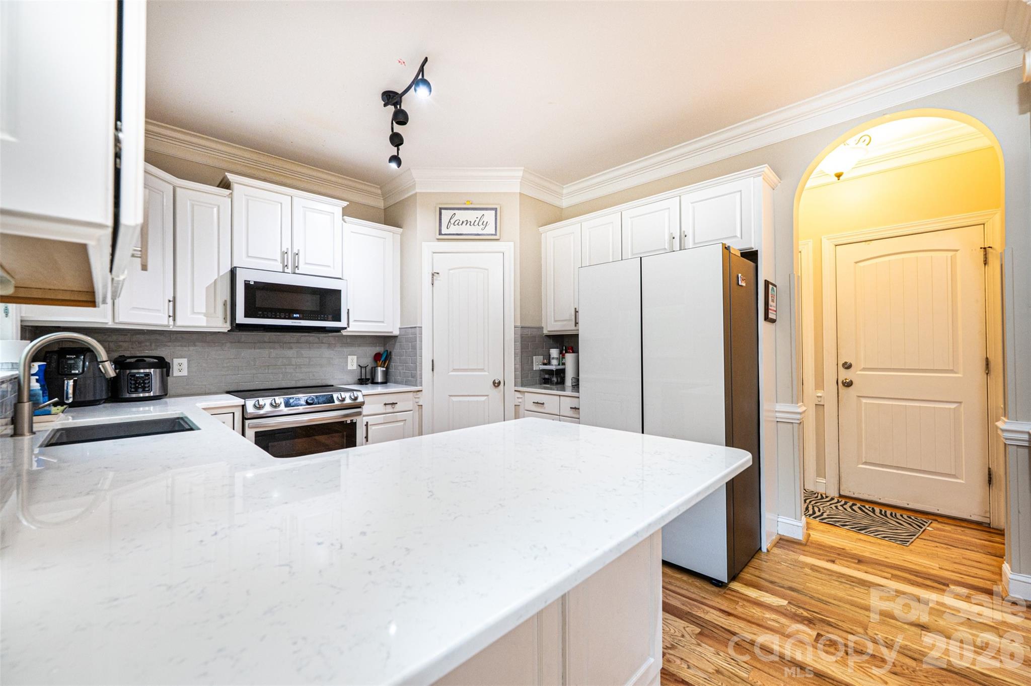 1718 30th Avenue Place NE — Hickory