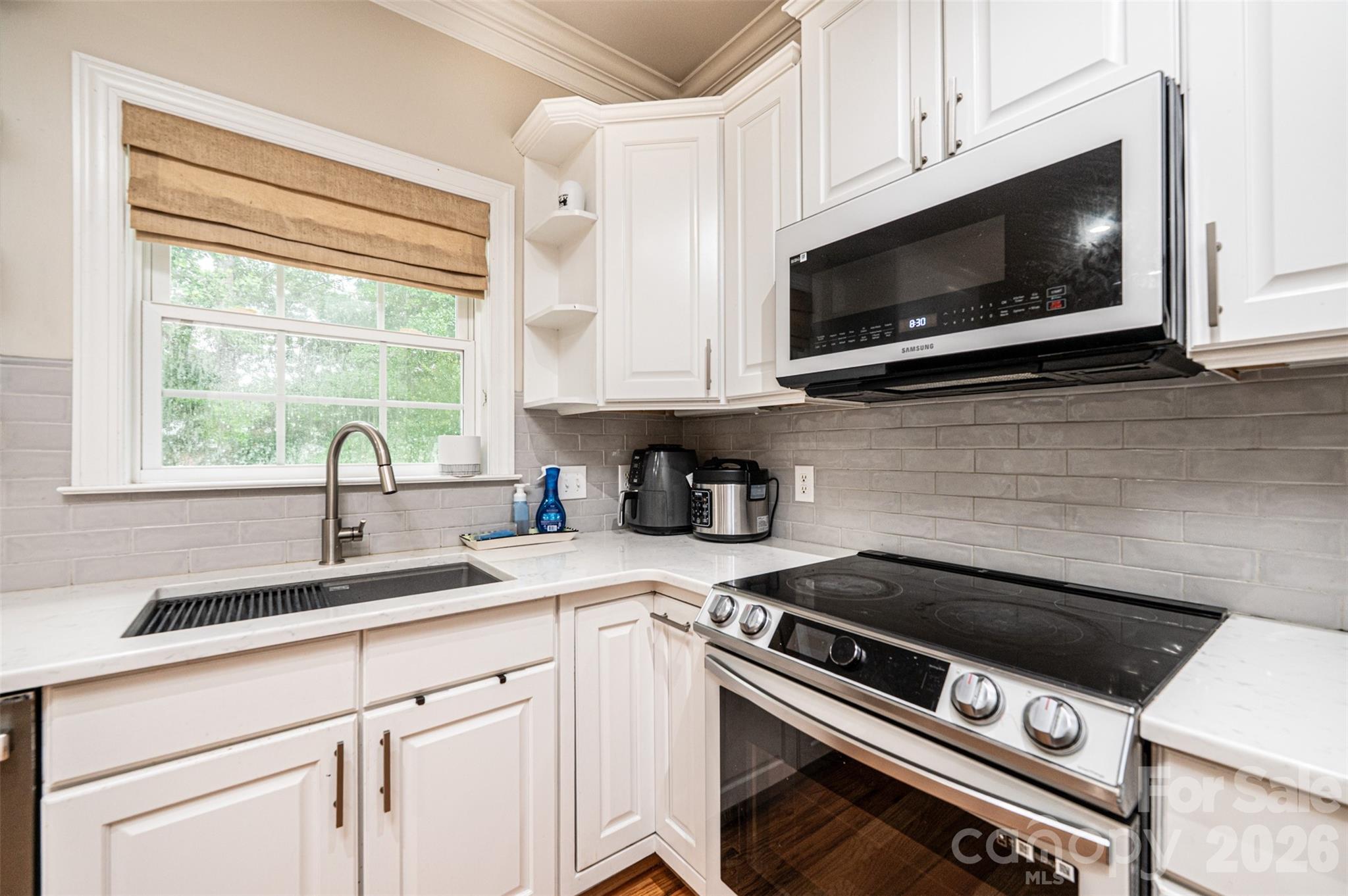 1718 30th Avenue Place NE — Hickory