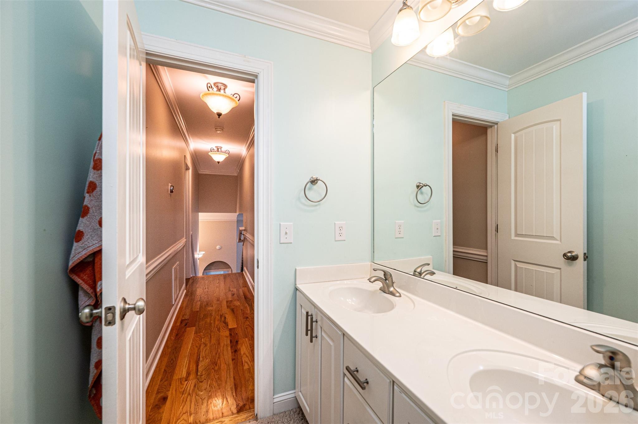 1718 30th Avenue Place NE — Hickory