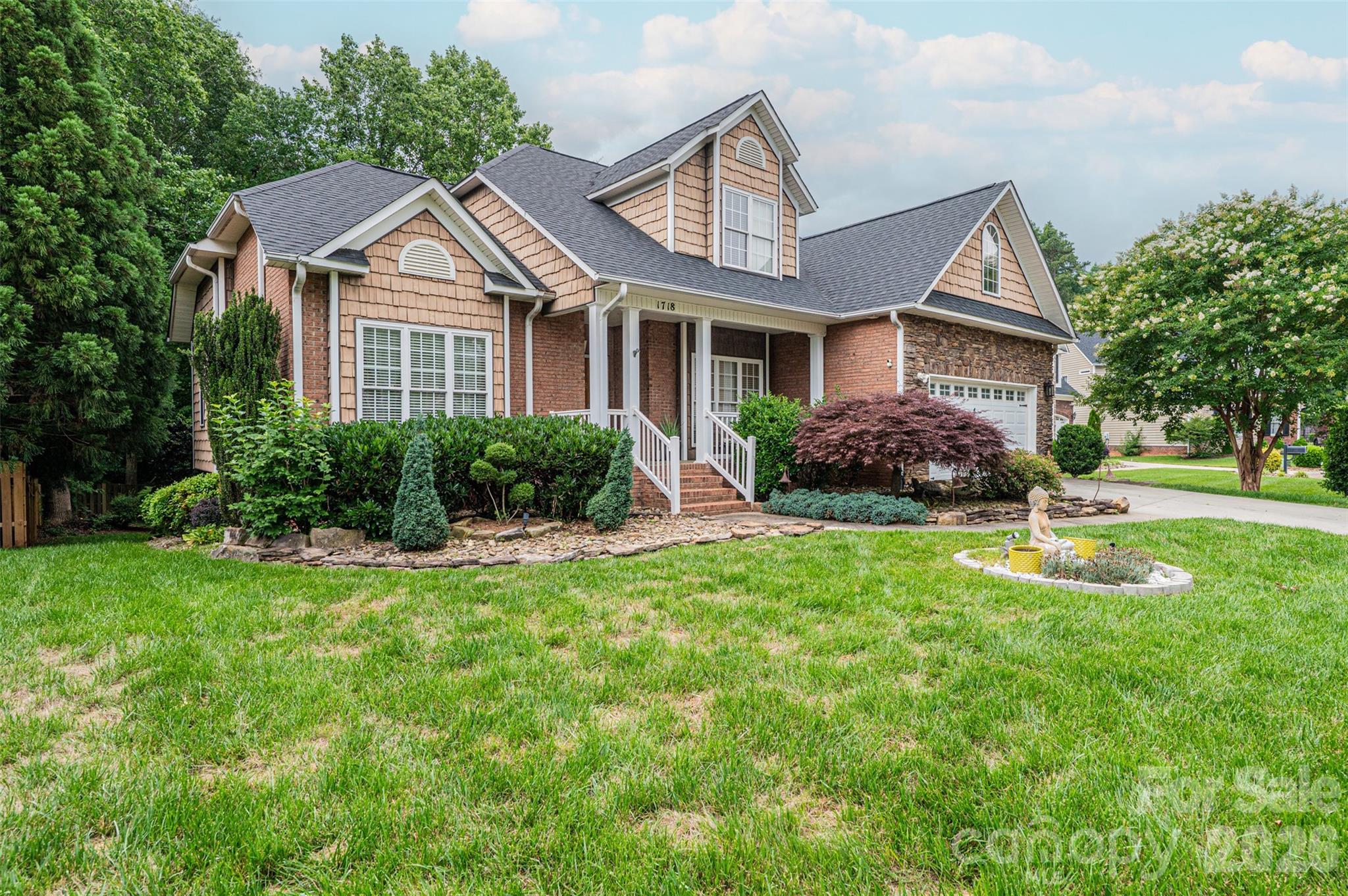 1718 30th Avenue Place NE — Hickory