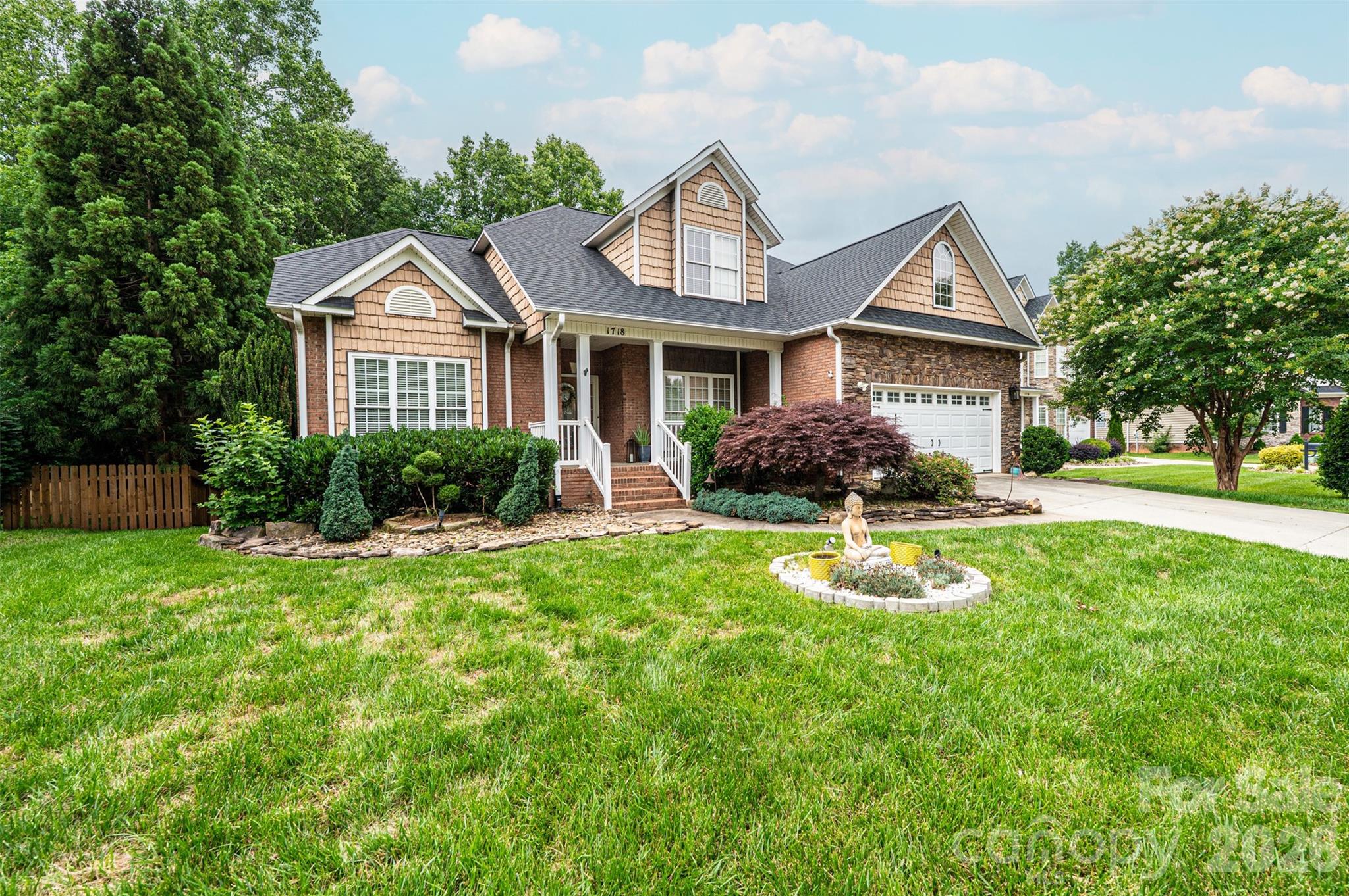 1718 30th Avenue Place NE — Hickory
