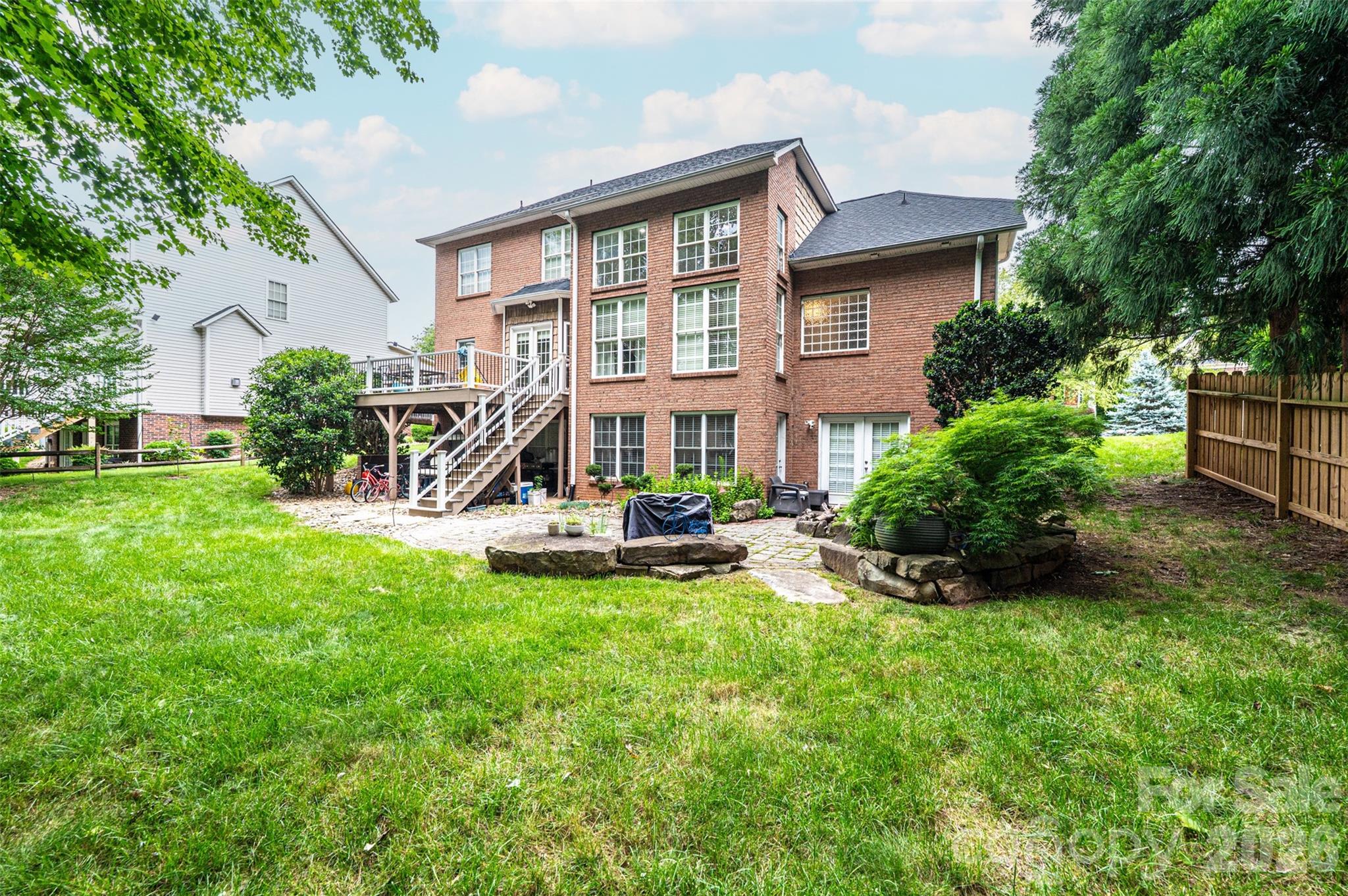 1718 30th Avenue Place NE — Hickory