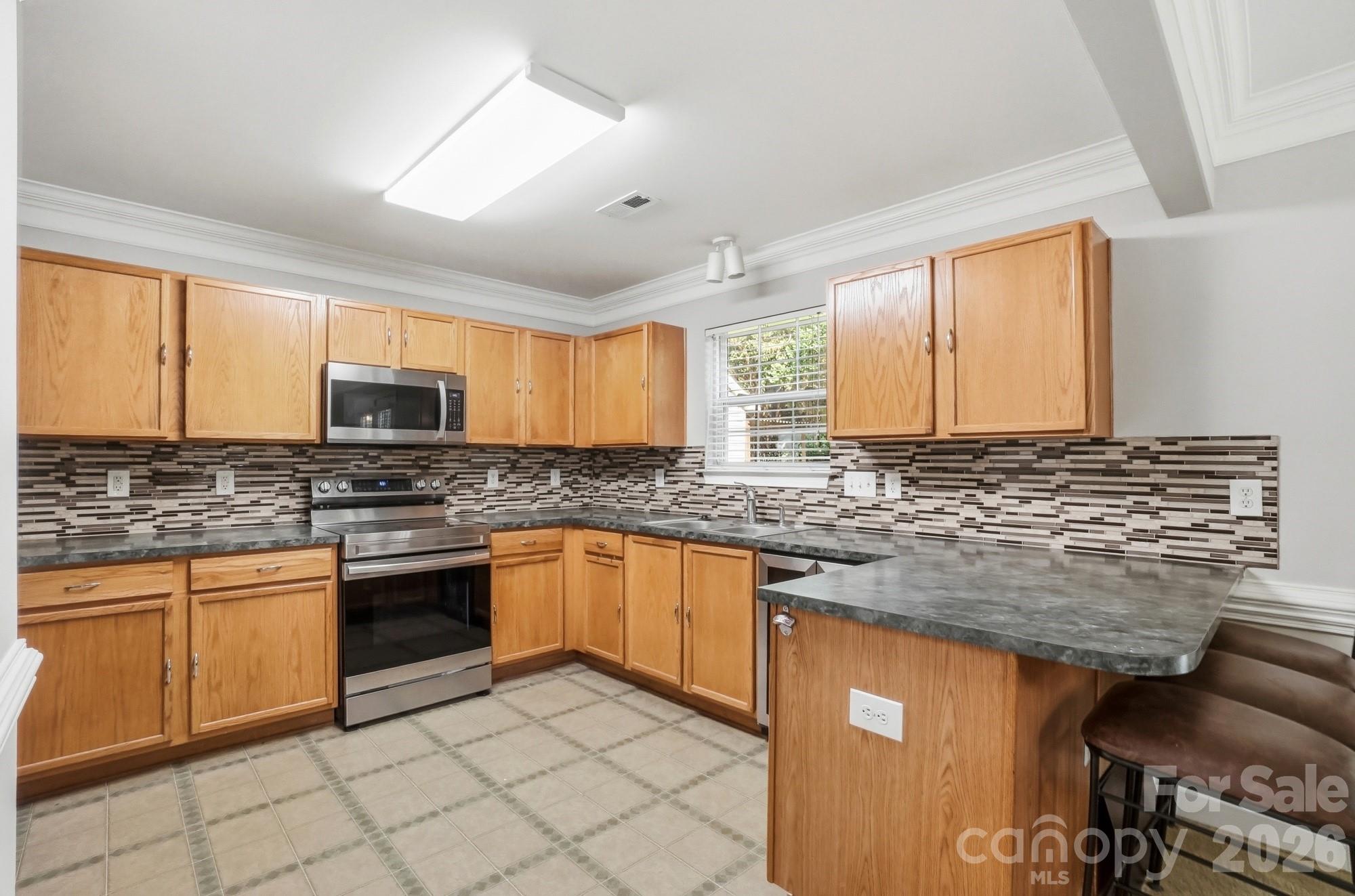 1135 Stonehenge Lane — Charlotte