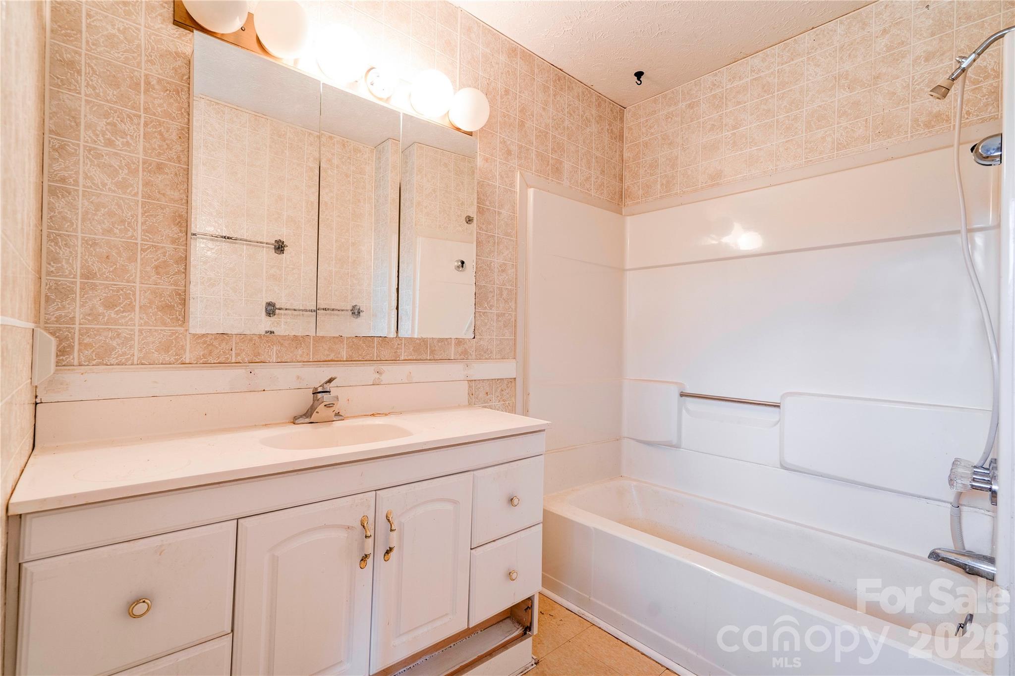 3016 Longwood Drive — Shelby