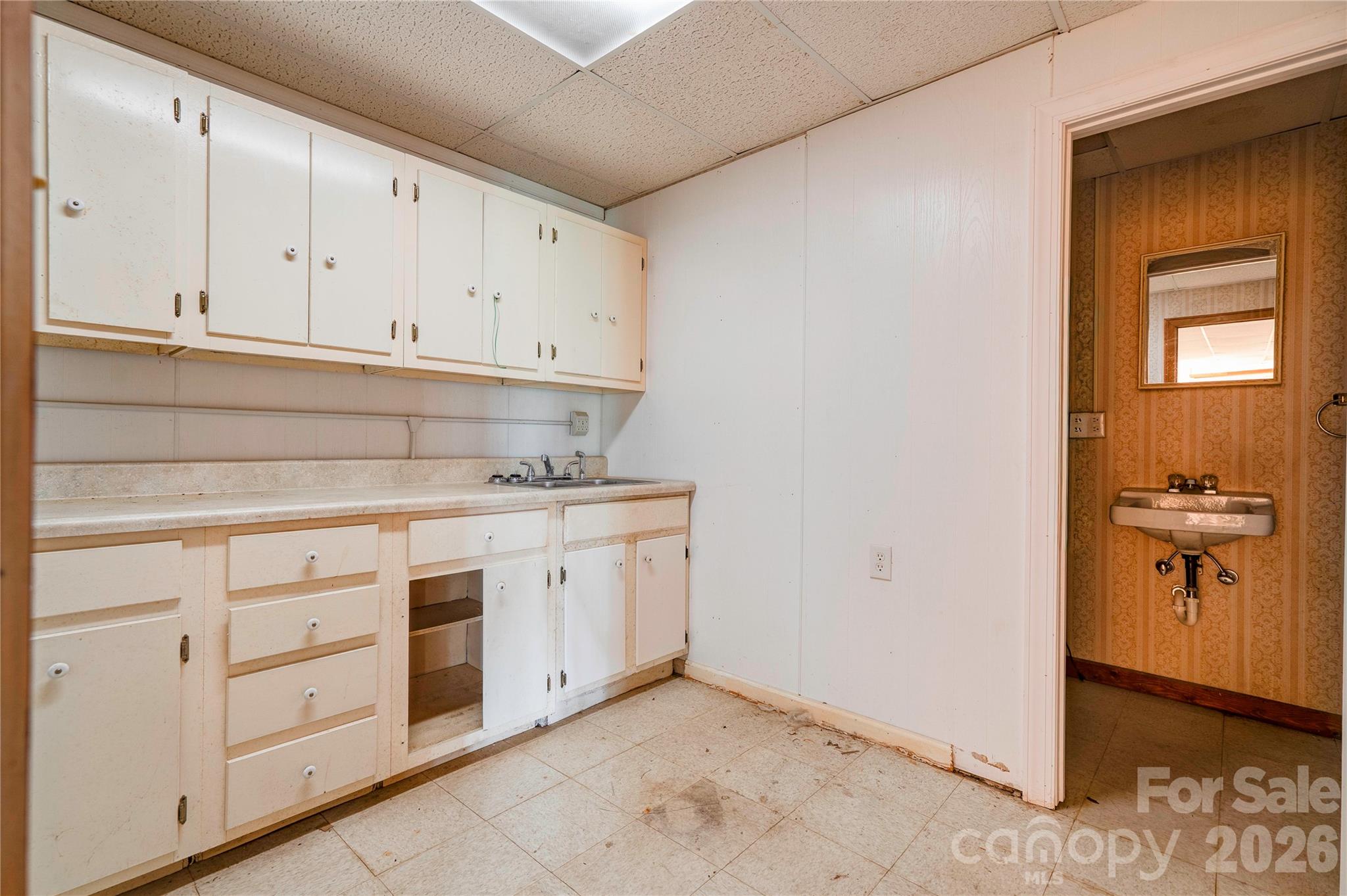 3016 Longwood Drive — Shelby