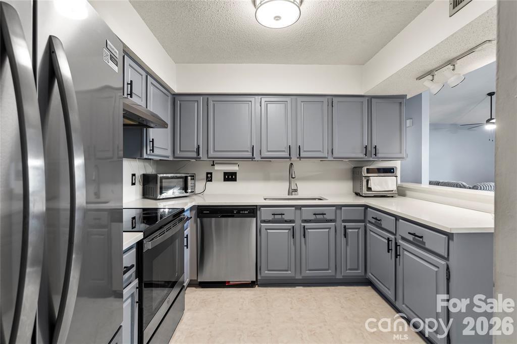 5870 Harris Grove Lane — Charlotte