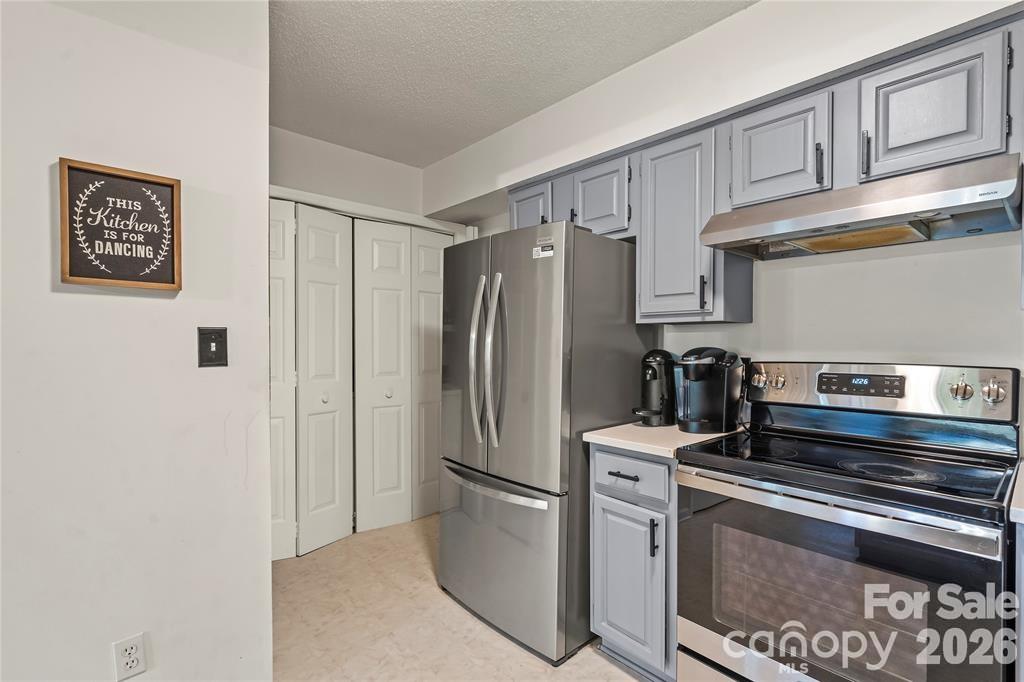 5870 Harris Grove Lane — Charlotte