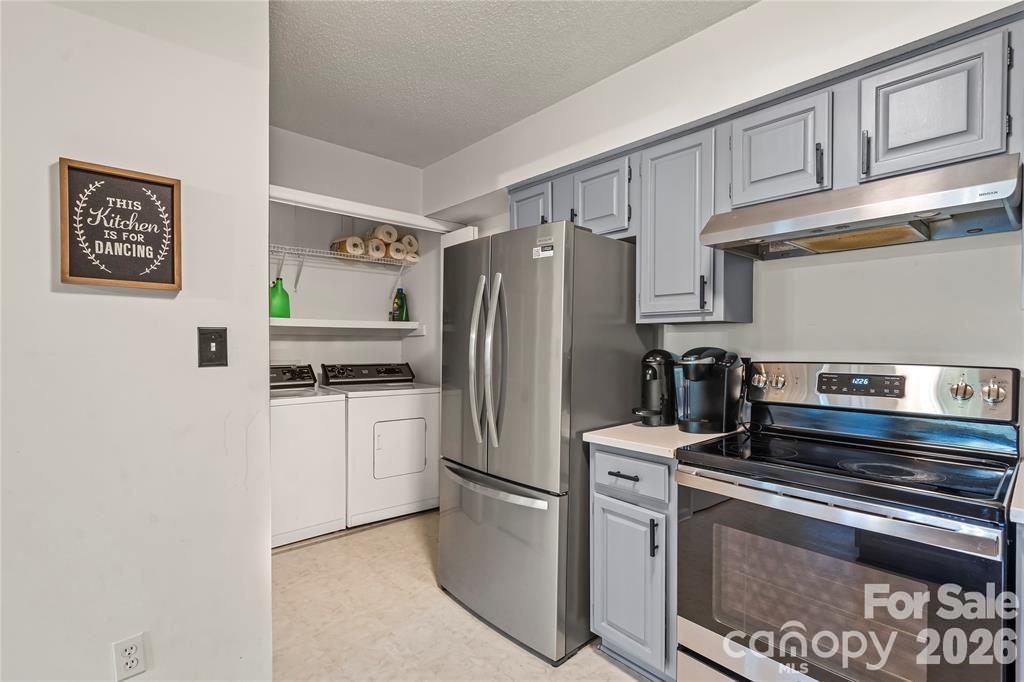 5870 Harris Grove Lane — Charlotte