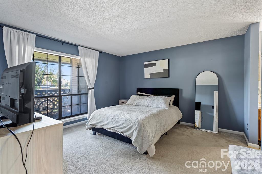 5870 Harris Grove Lane — Charlotte